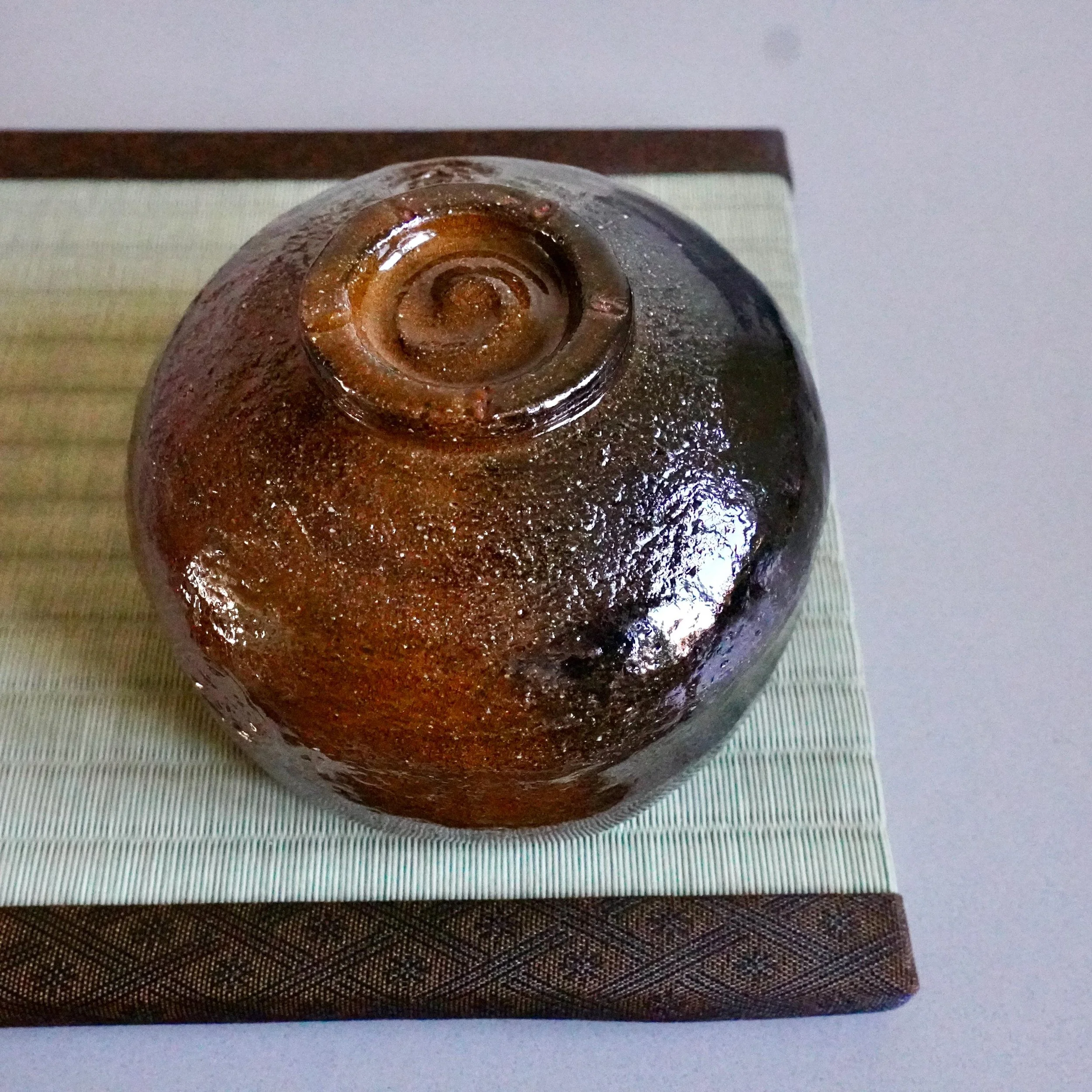 Ōbi-yaki chawan overhead detail showing hand-formed rim shape
