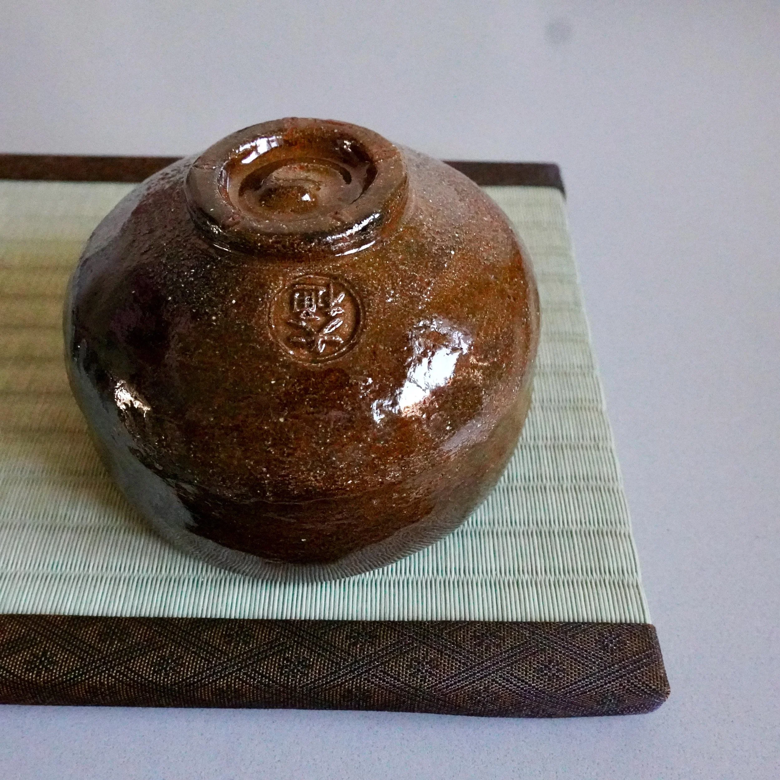 Ōbi-yaki chawan by Nakamura Chōami, overhead floral stamp close-up