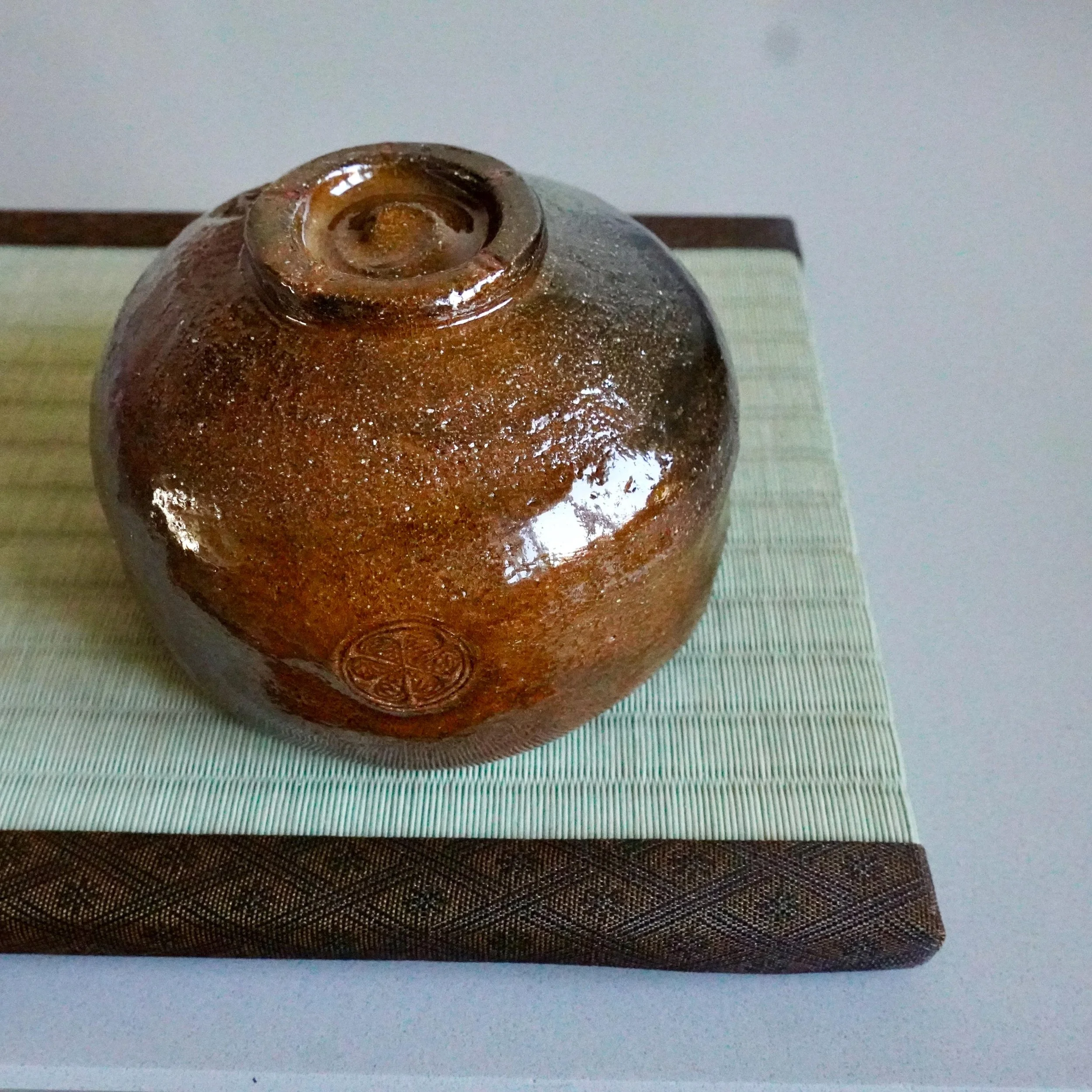 Ōbi-yaki chawan by Nakamura Chōami, overhead full rounded form