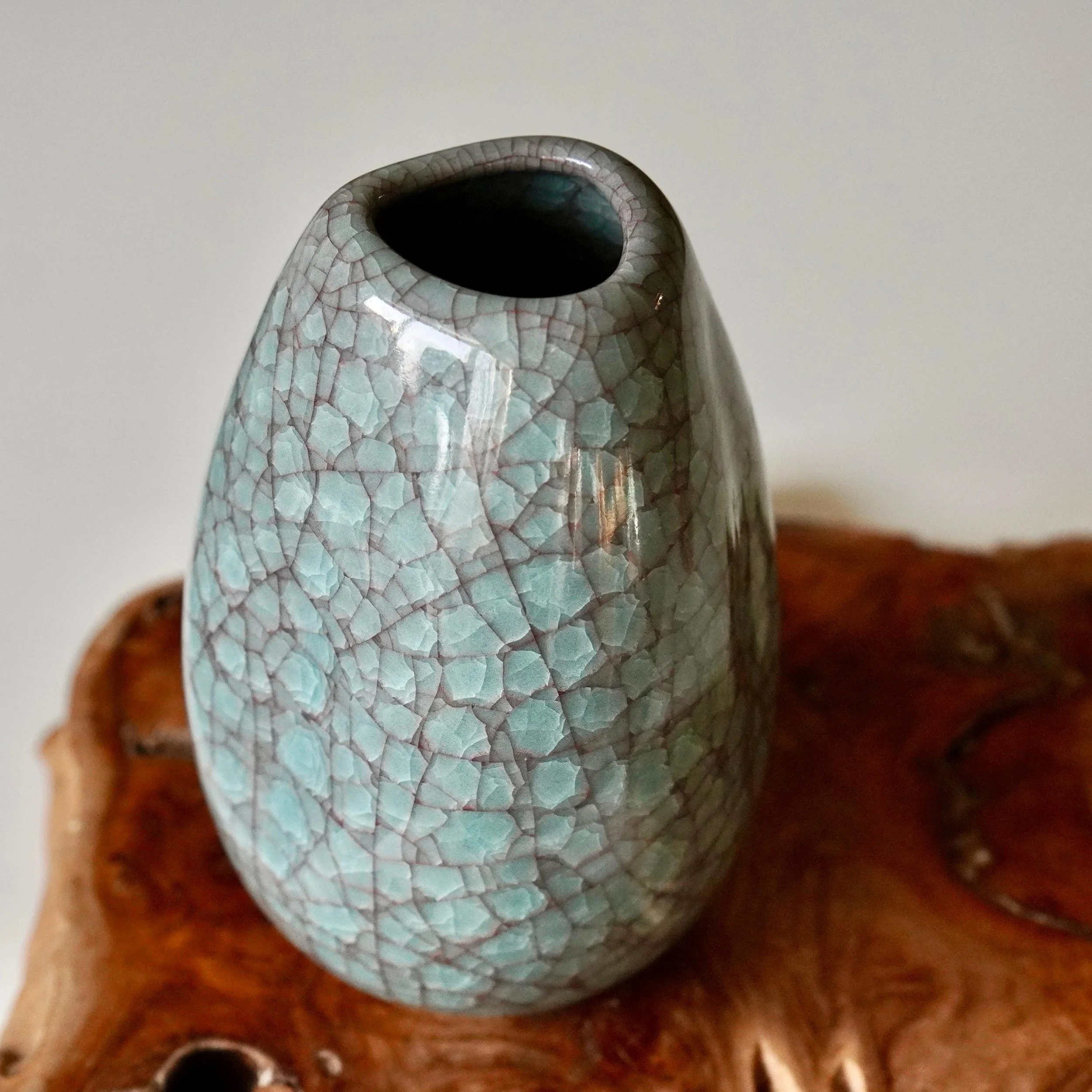 Japanese celadon vase ice crackle glaze Tachikichi Kyoto Showa