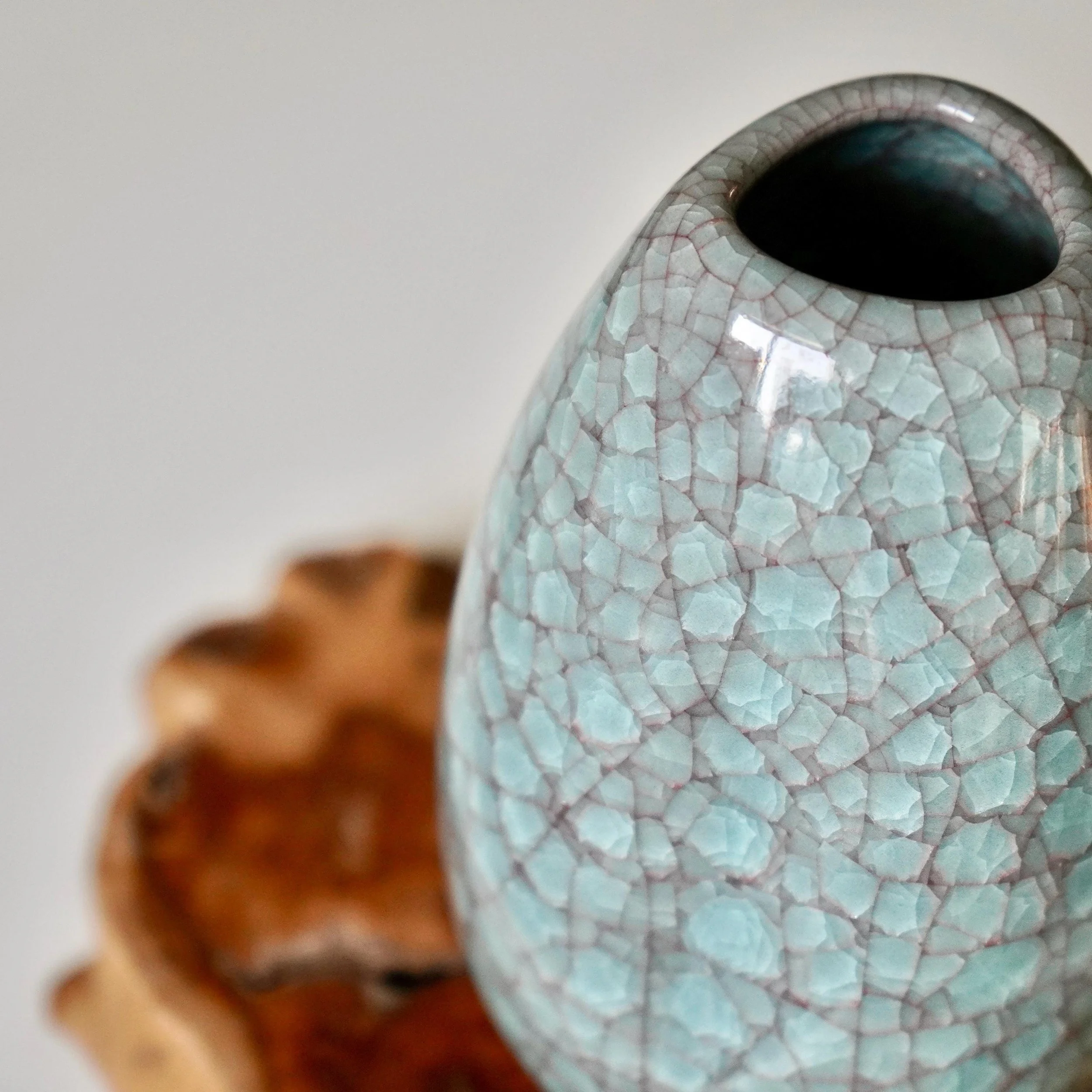 Japanese celadon vase ice crackle glaze Tachikichi Kyoto Showa