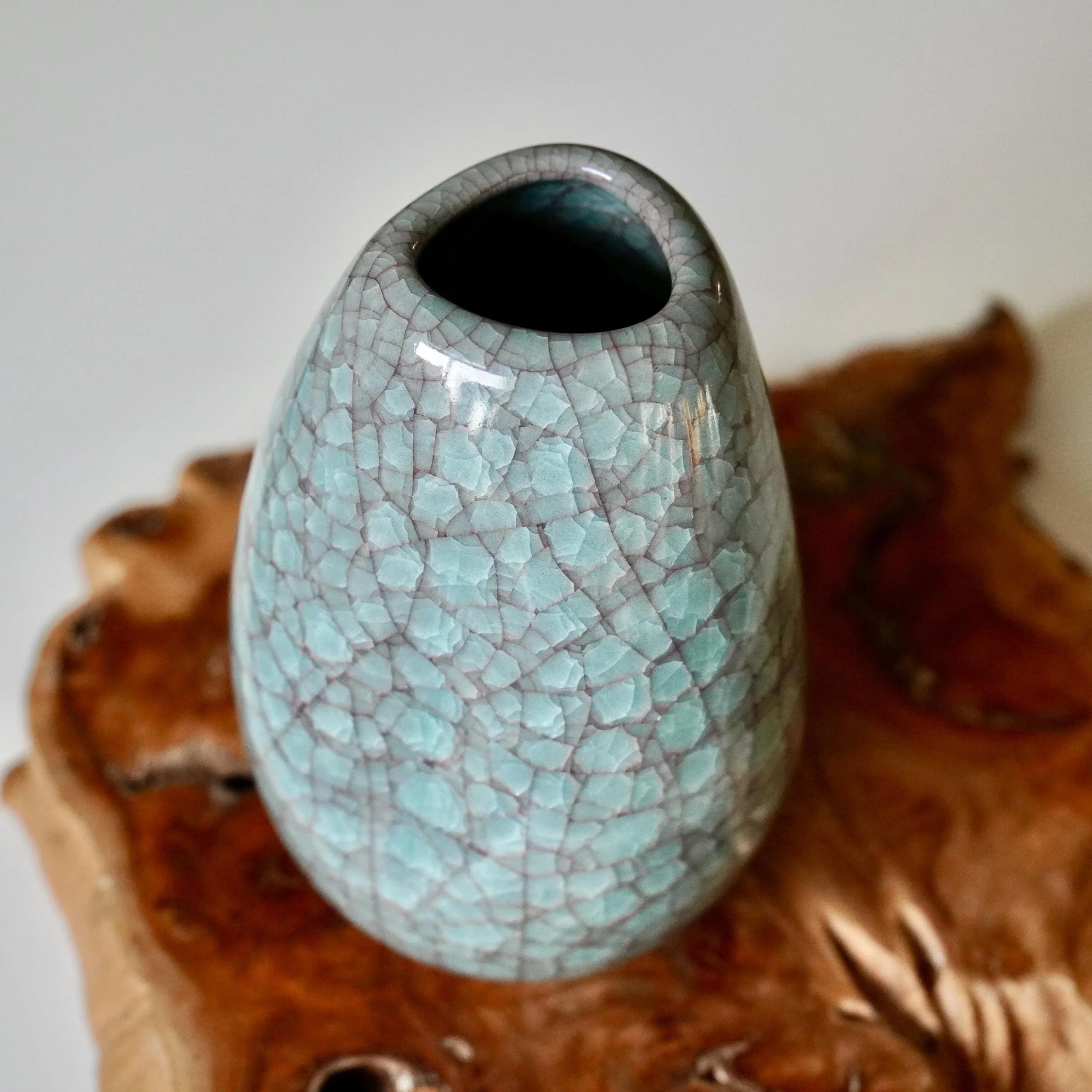 Japanese celadon vase ice crackle glaze Tachikichi Kyoto Showa