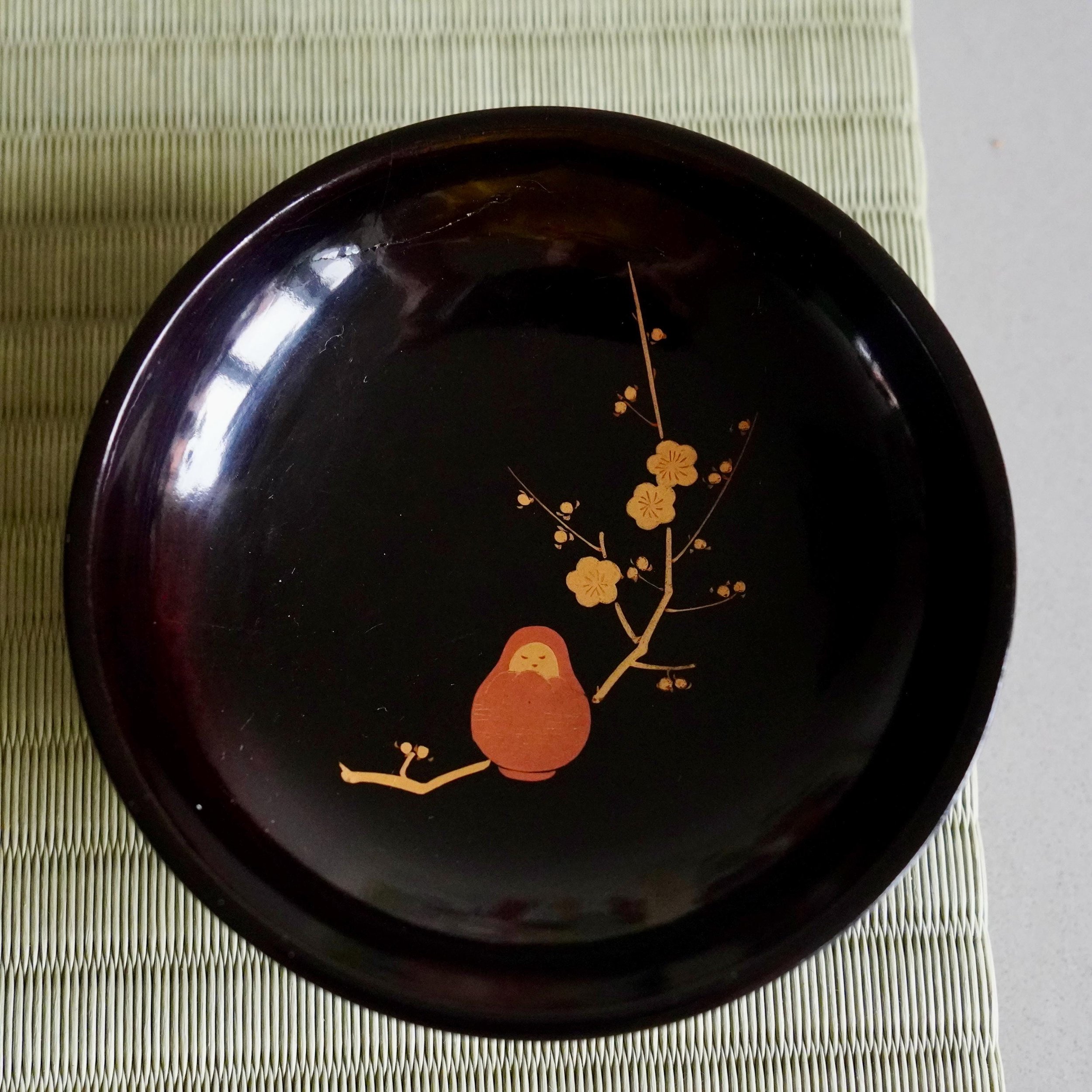 Black lacquer kashizara plate with maki-e plum blossom on tatami