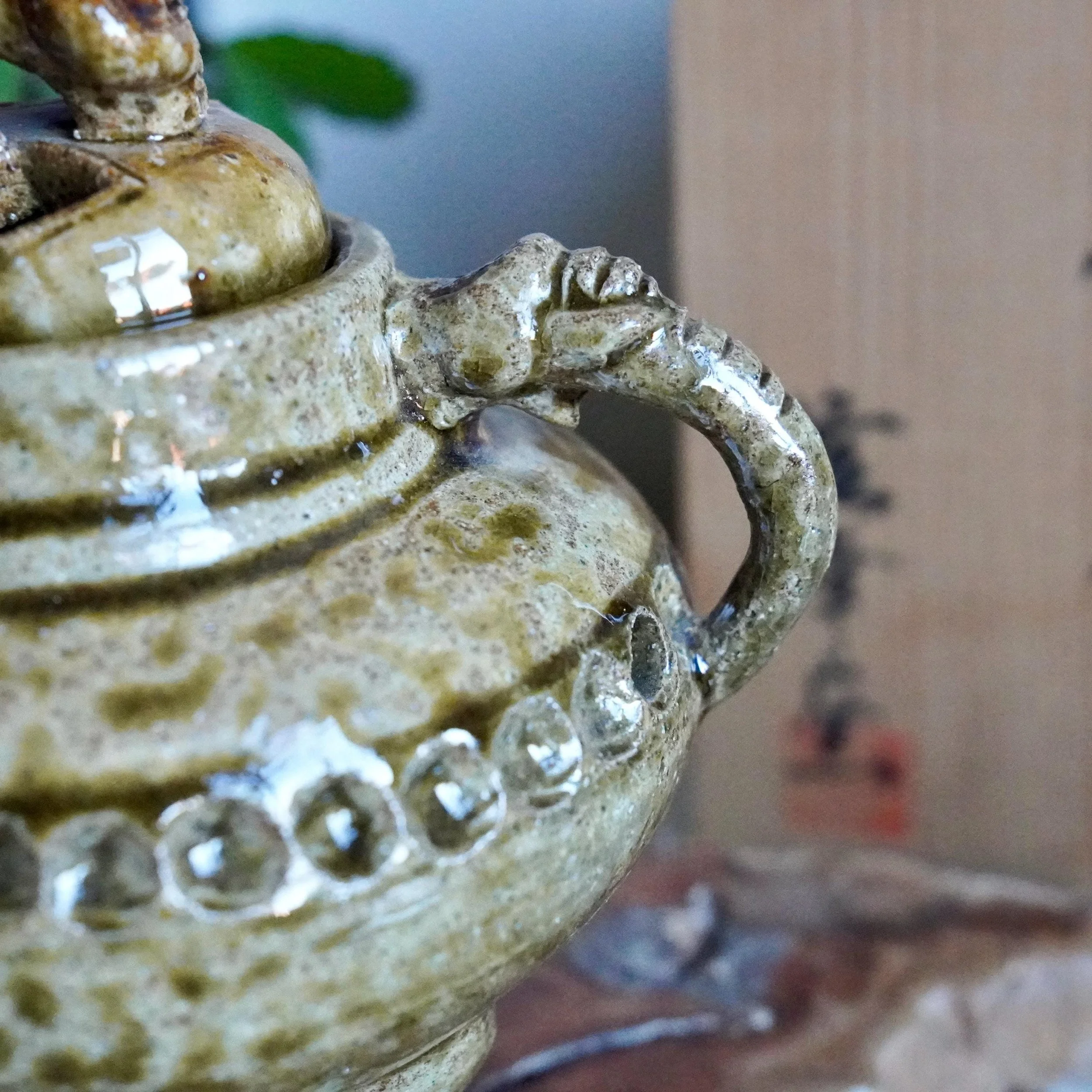 Handle and glaze texture detail, Shigaraki-yaki kōro