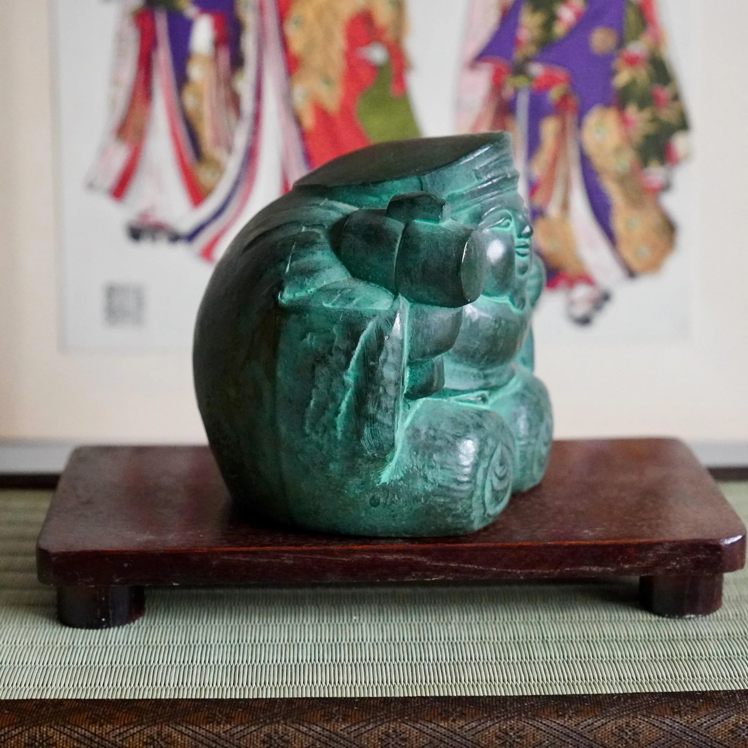 Japanese bronze Daikokuten figure three-quarter view showing treasure sack over shoulder and robe detail, green patina okimono signed 秀峰作 Shuho, late Showa period ca. 1960