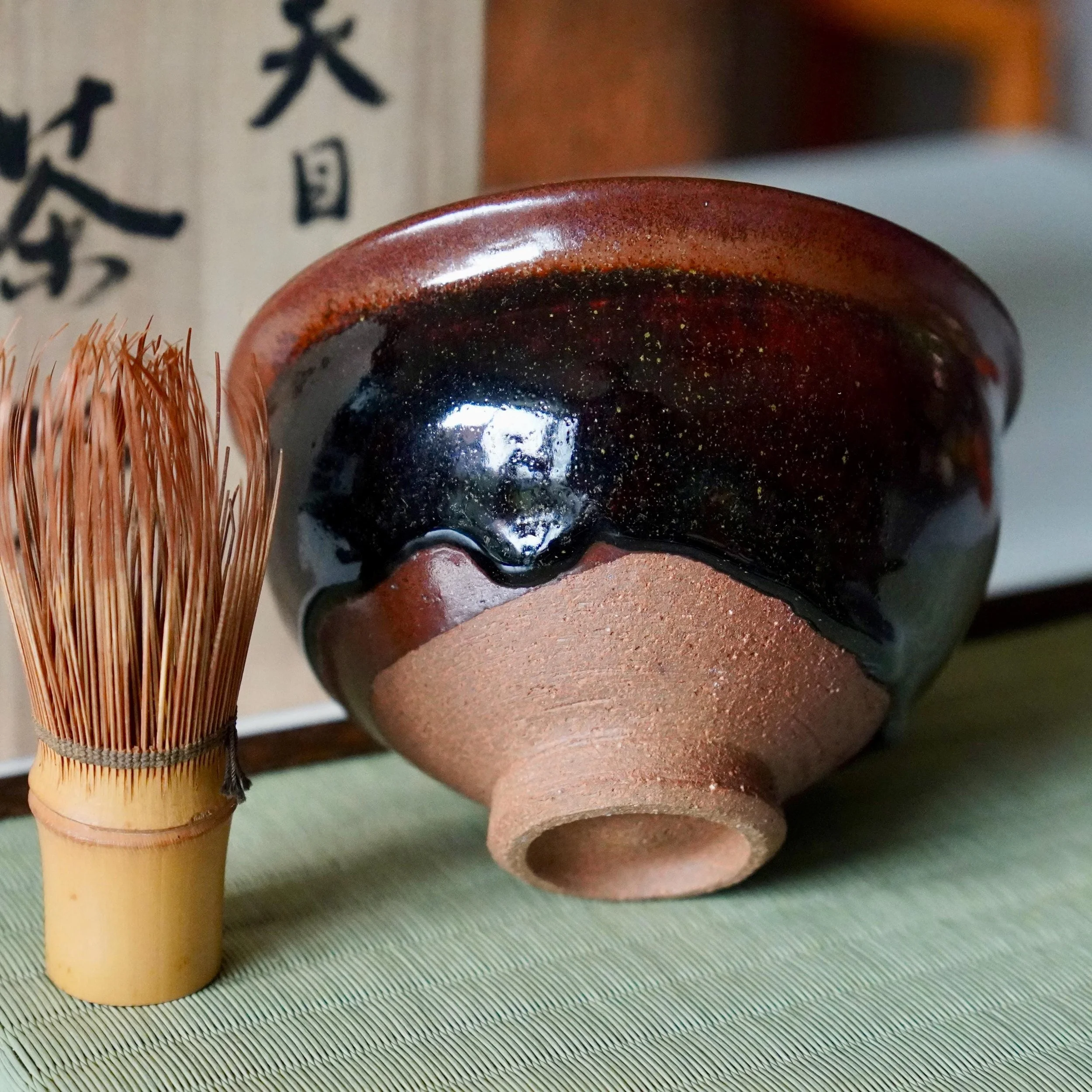 Tenmoku drip glaze chawan signed by Mizue Katsukazu, Shōwa