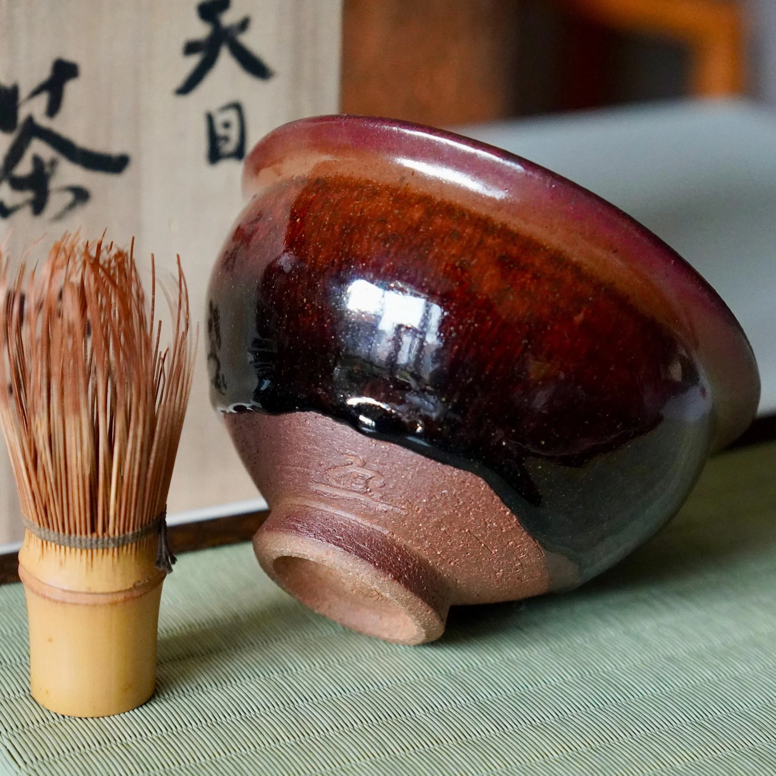 Tenmoku drip glaze chawan signed by Mizue Katsukazu, Shōwa
