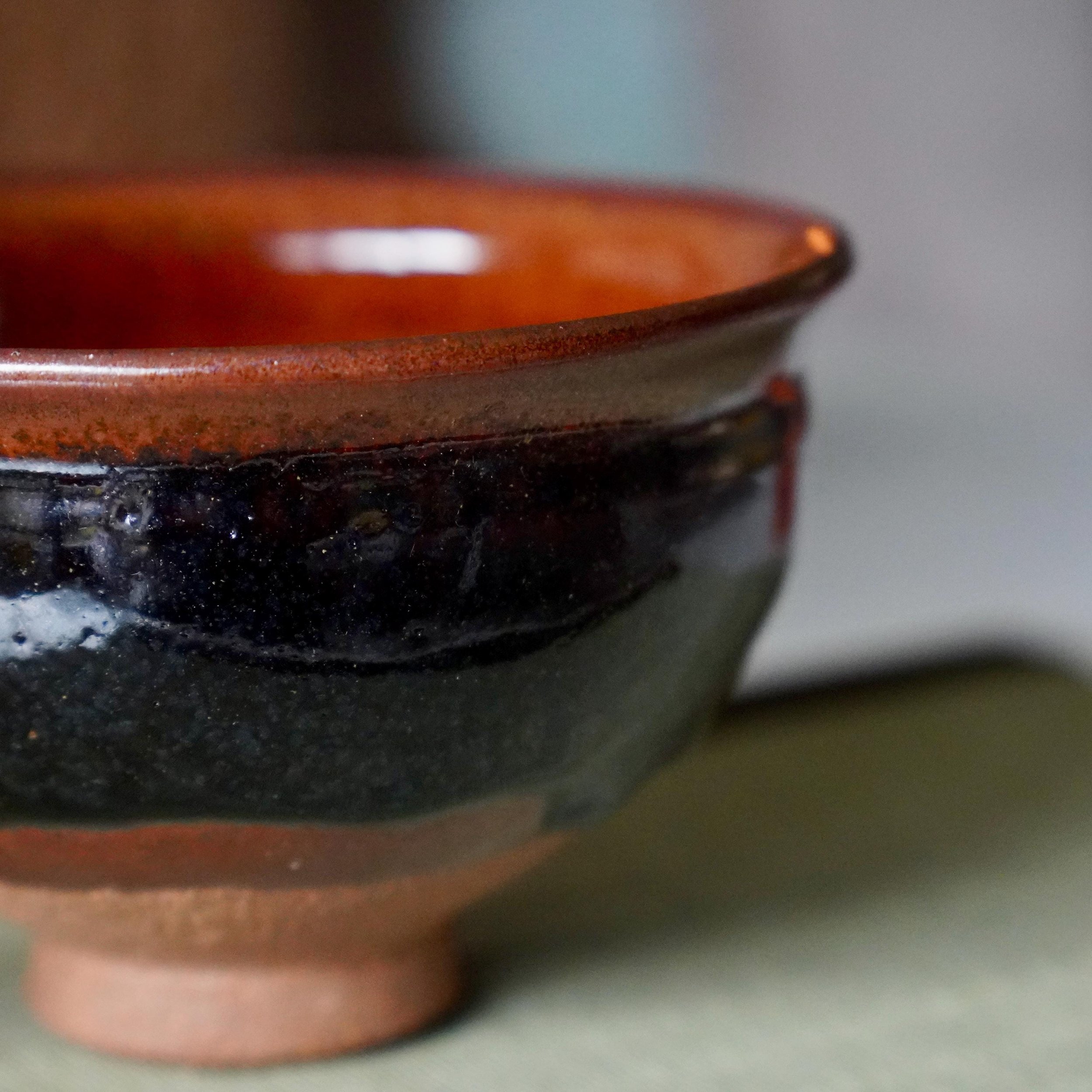 Tenmoku drip glaze chawan signed by Mizue Katsukazu, Shōwa