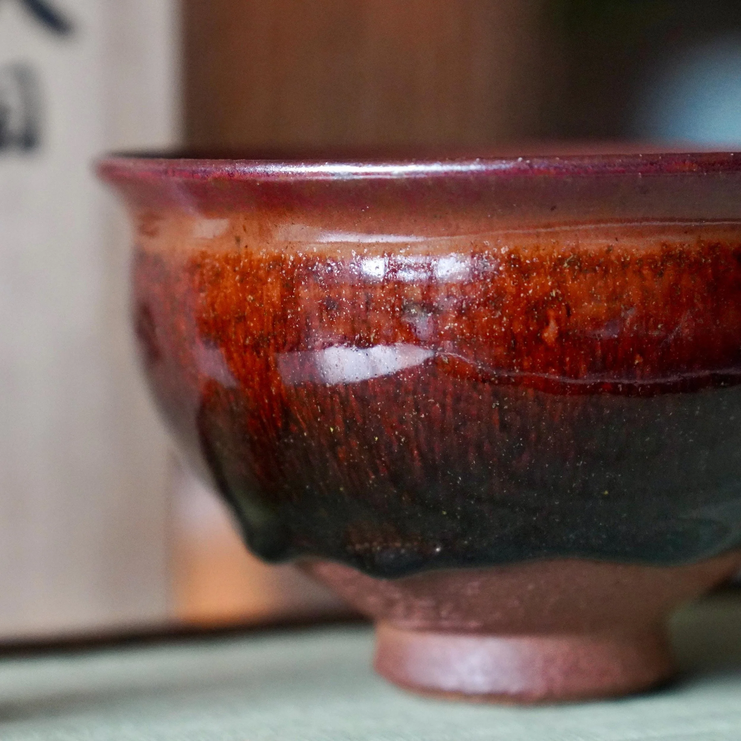 Tenmoku drip glaze chawan signed by Mizue Katsukazu, Shōwa