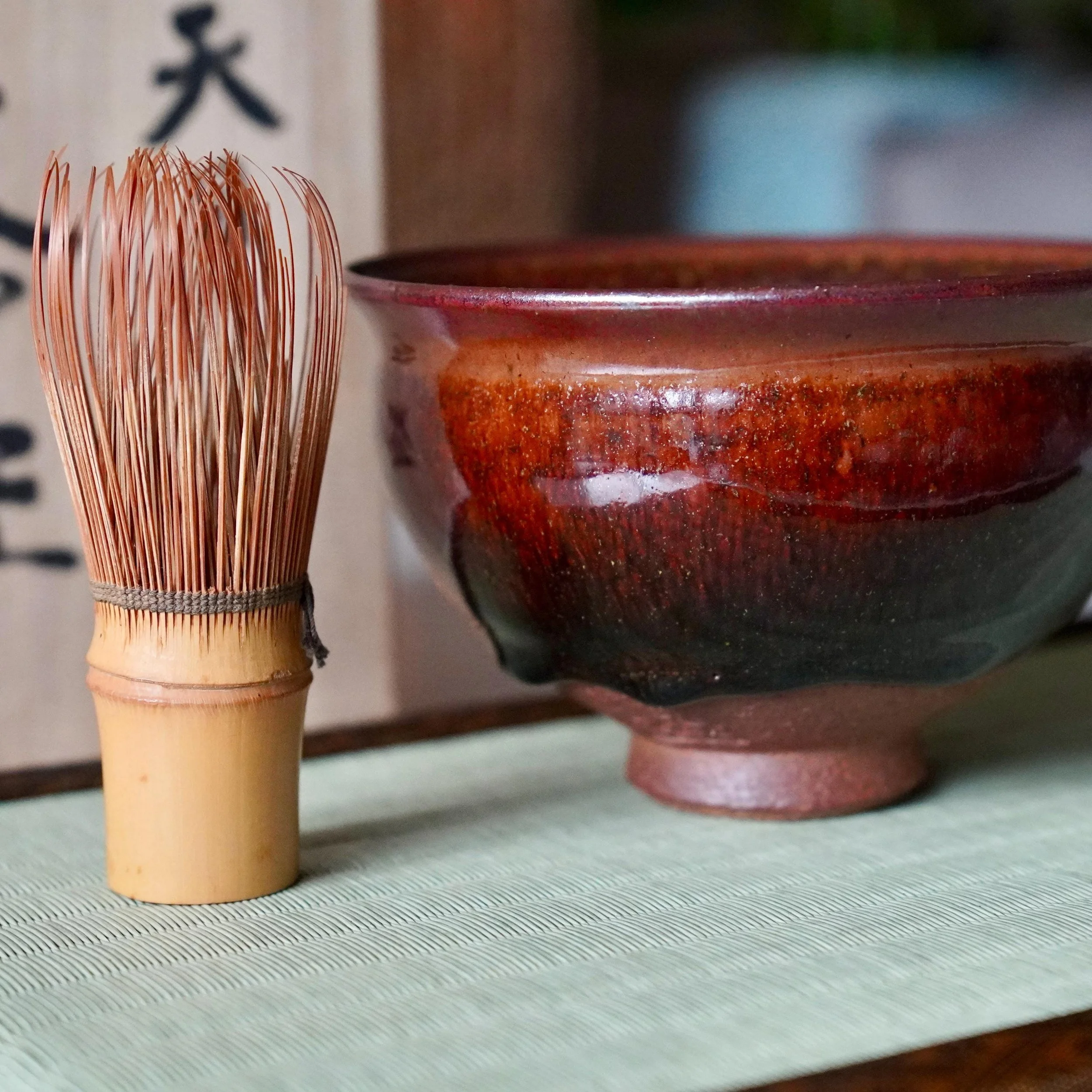 Tenmoku drip glaze chawan signed by Mizue Katsukazu, Shōwa