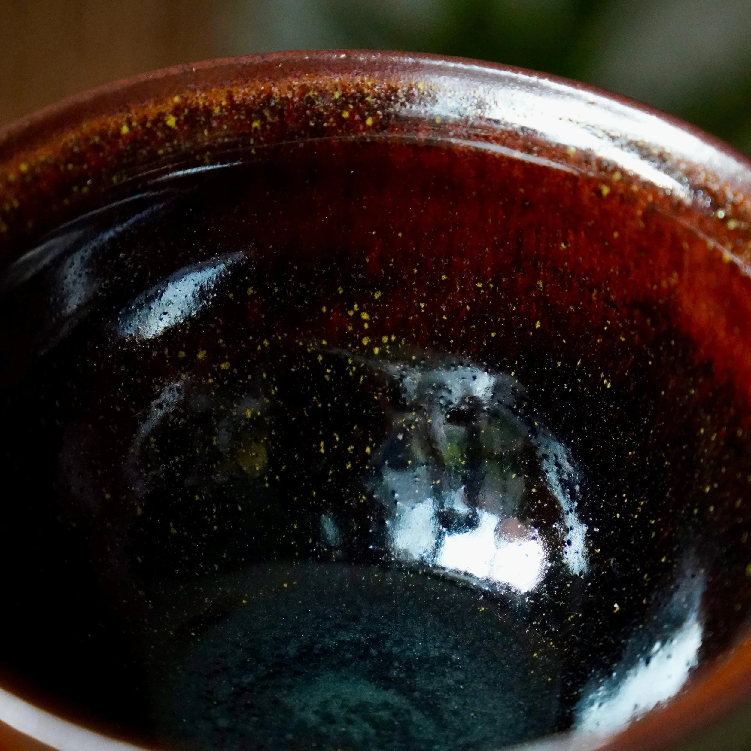 Tenmoku drip glaze chawan signed by Mizue Katsukazu, Shōwa