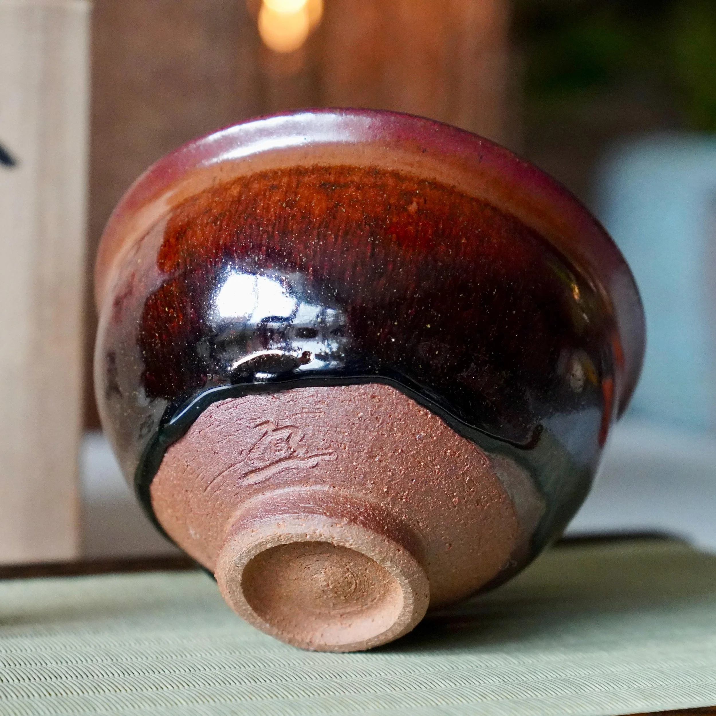 Tenmoku drip glaze chawan signed by Mizue Katsukazu, Shōwa