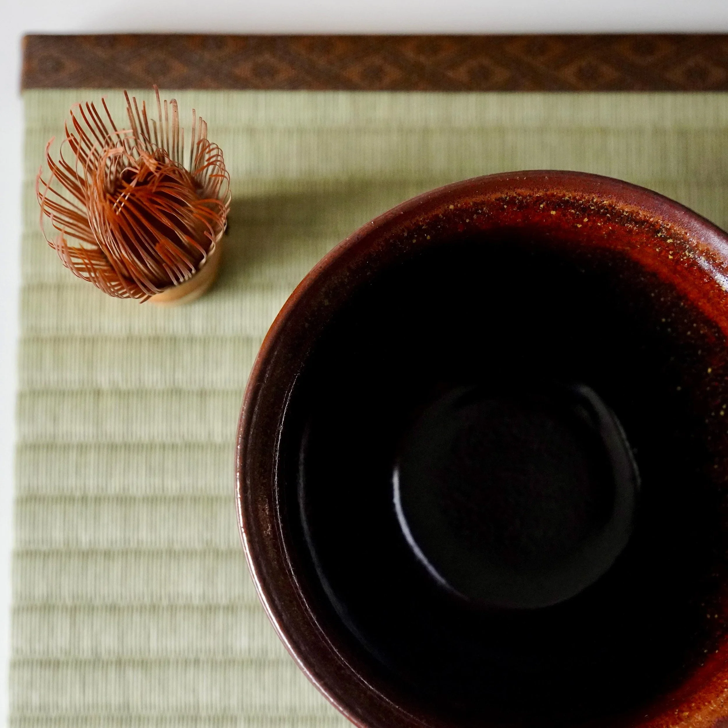 Tenmoku drip glaze chawan signed by Mizue Katsukazu, Shōwa