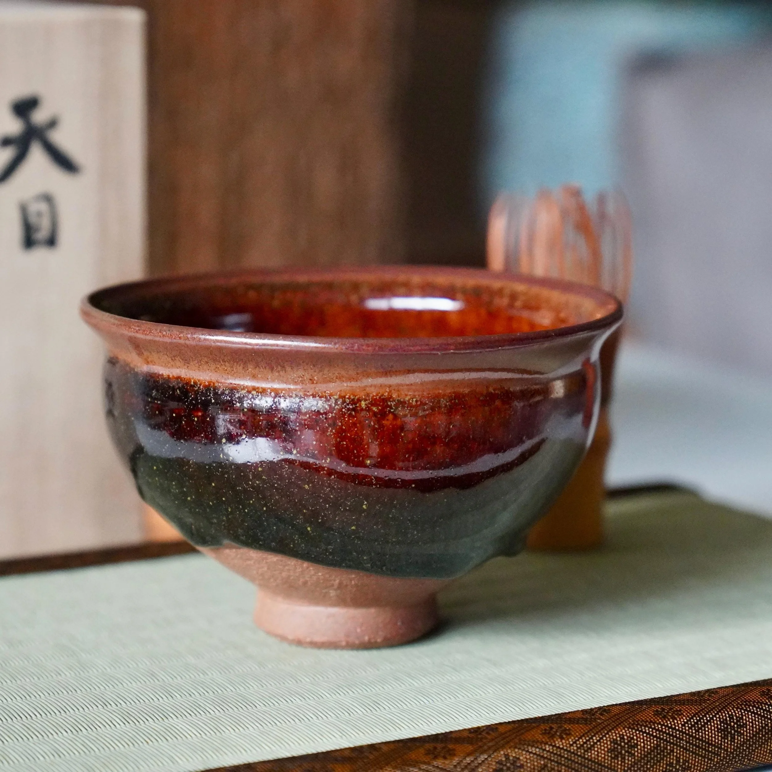 Tenmoku drip glaze chawan signed by Mizue Katsukazu, Shōwa