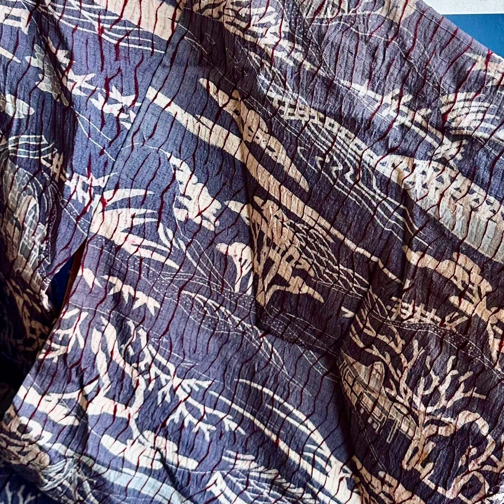 Shoulder detail vintage Japanese chirimen haori, abstract pattern blue-grey beige burgundy, Shōwa period