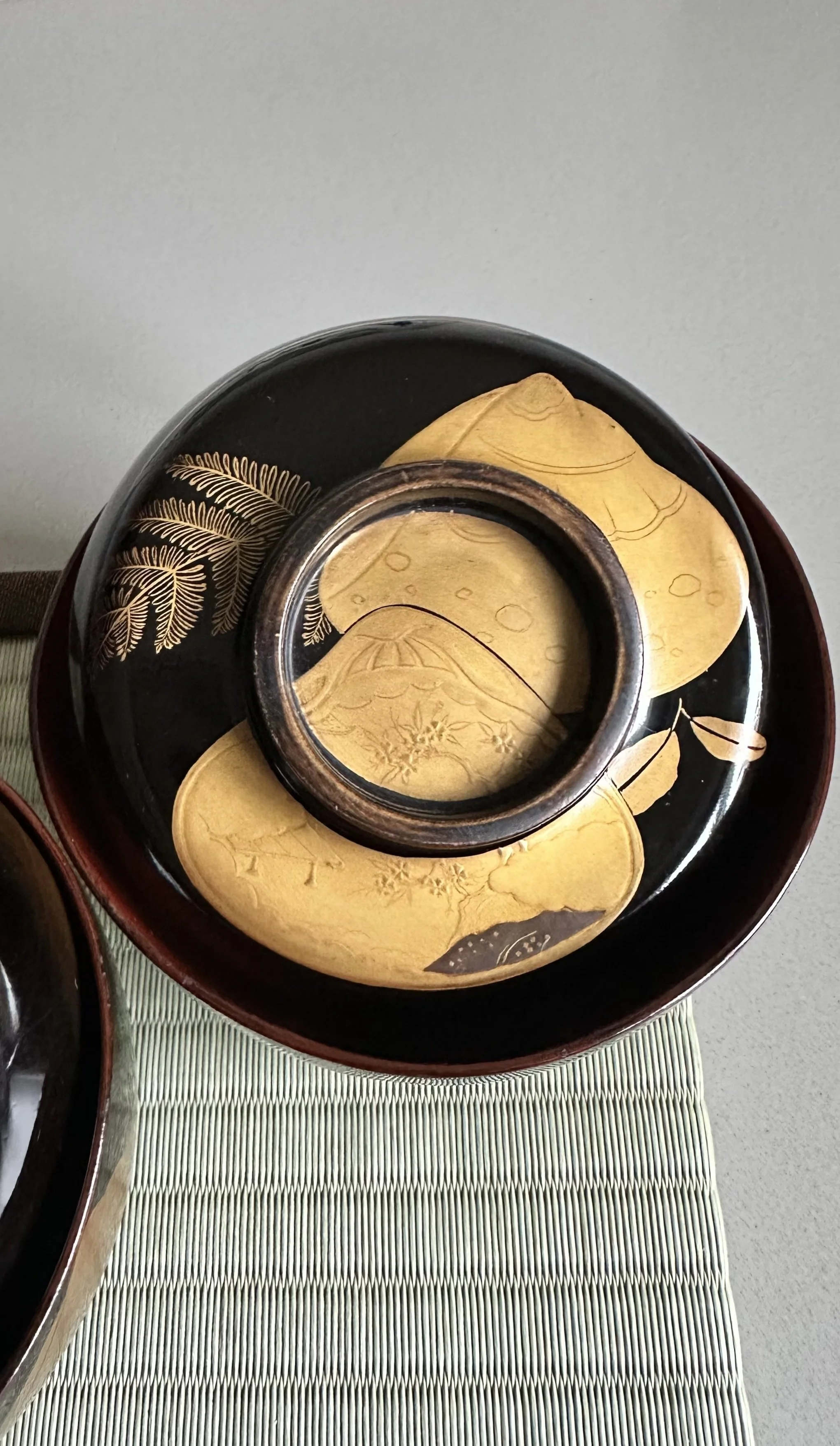 What time does to Japanese lacquerware