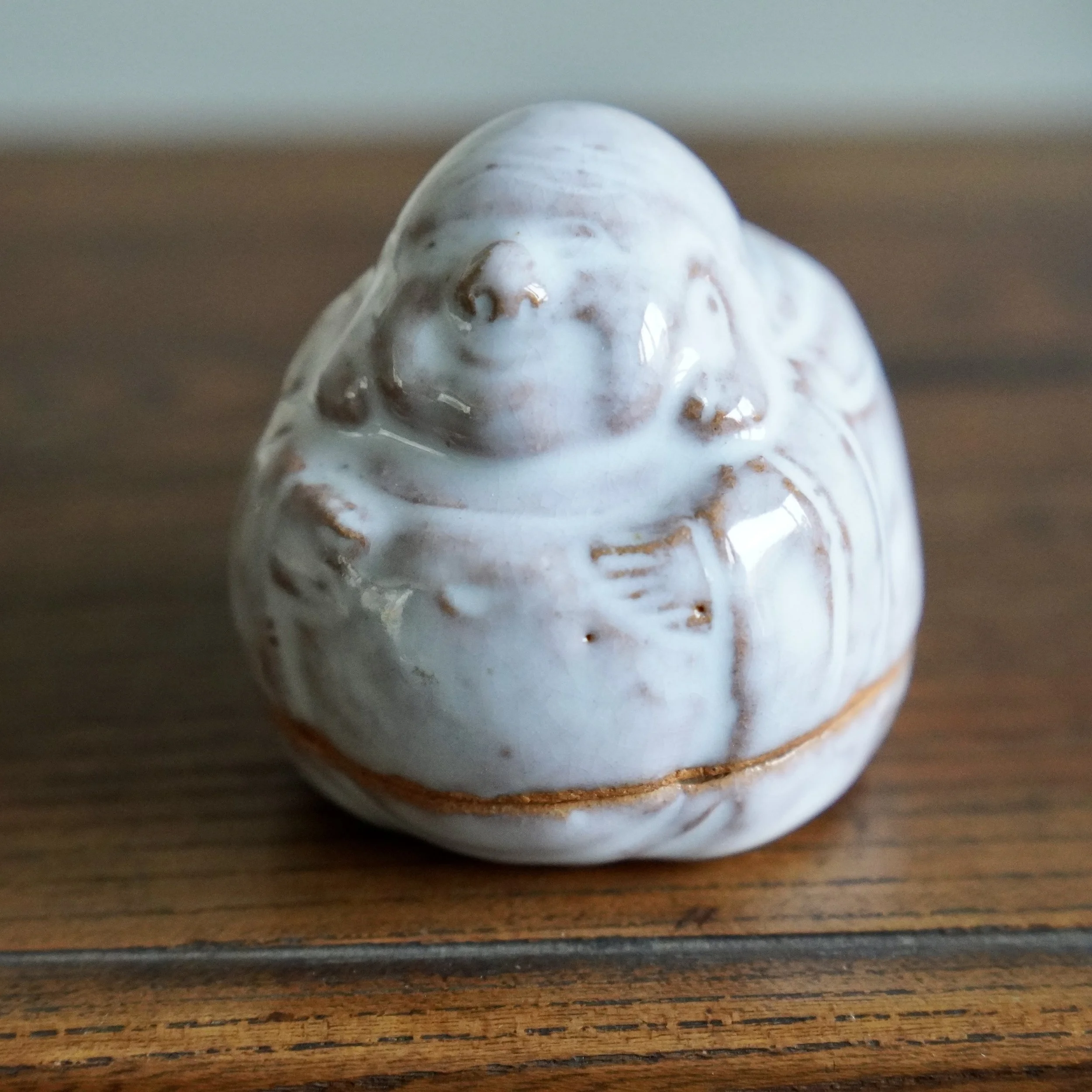 hagi-yaki-kogo-hotei-incense-container-closed.jpg