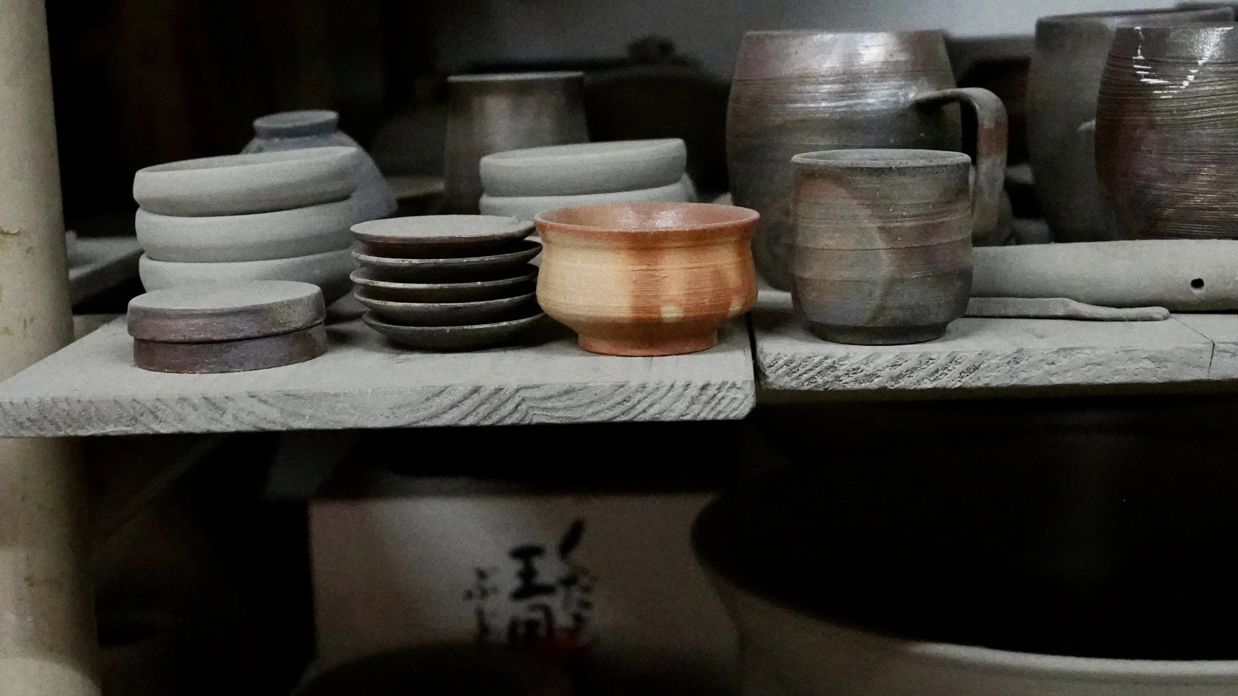 bizen-yaki-studio-stacked-pieces-imbe