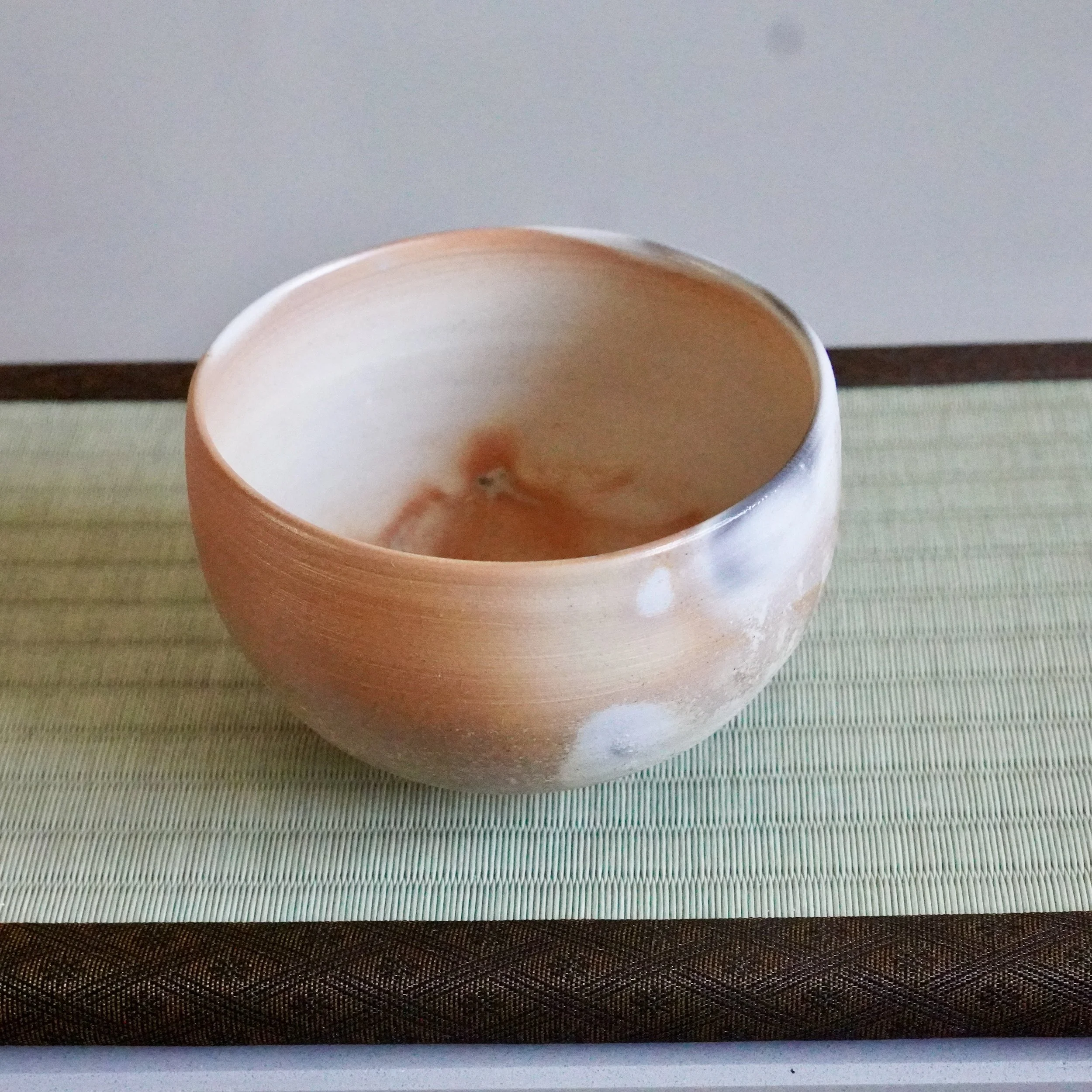 shiro-bizen-yakishime-chawan-interior-hiiro