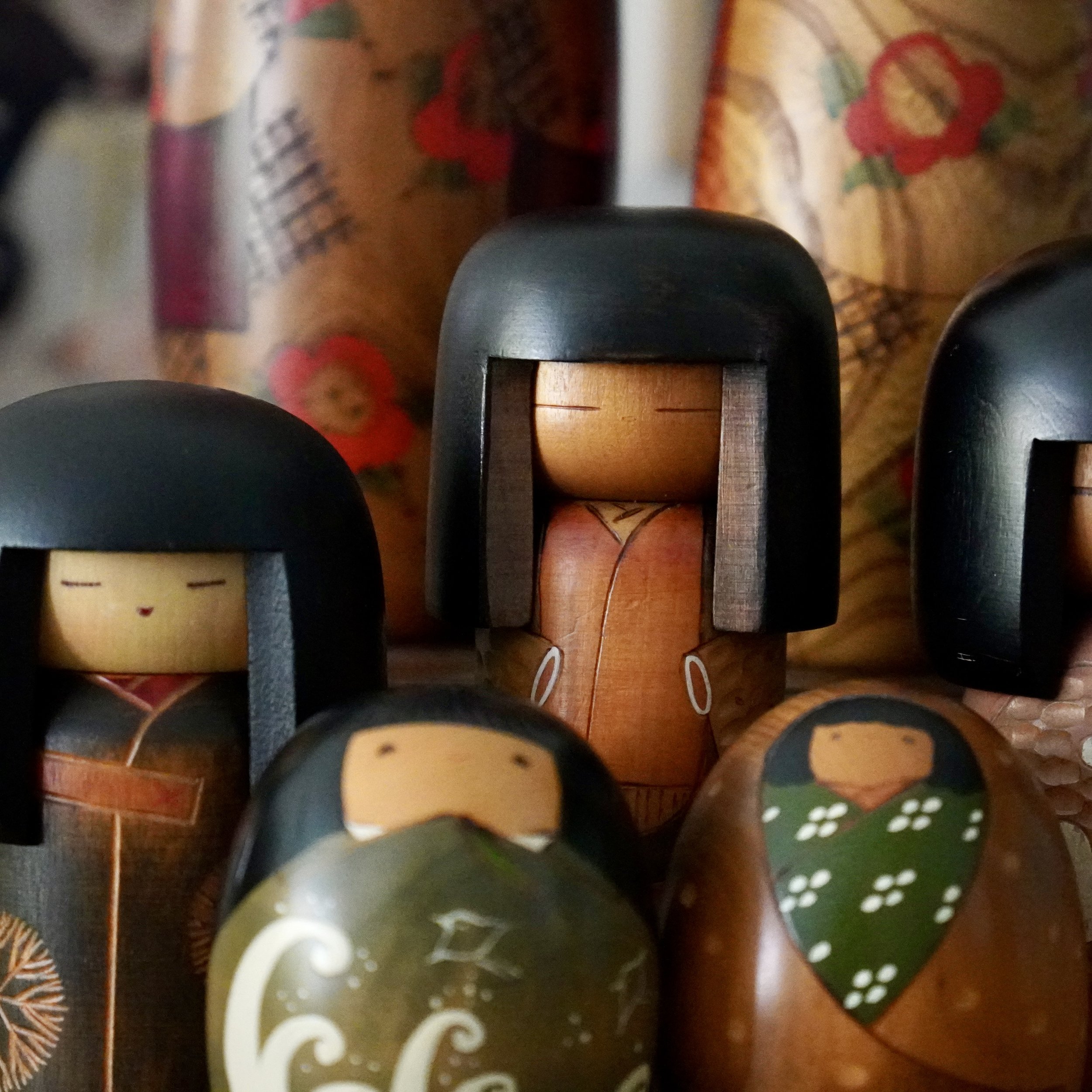 sosaku-kokeshi-multiple-makers-faces-showa-japan.jpg