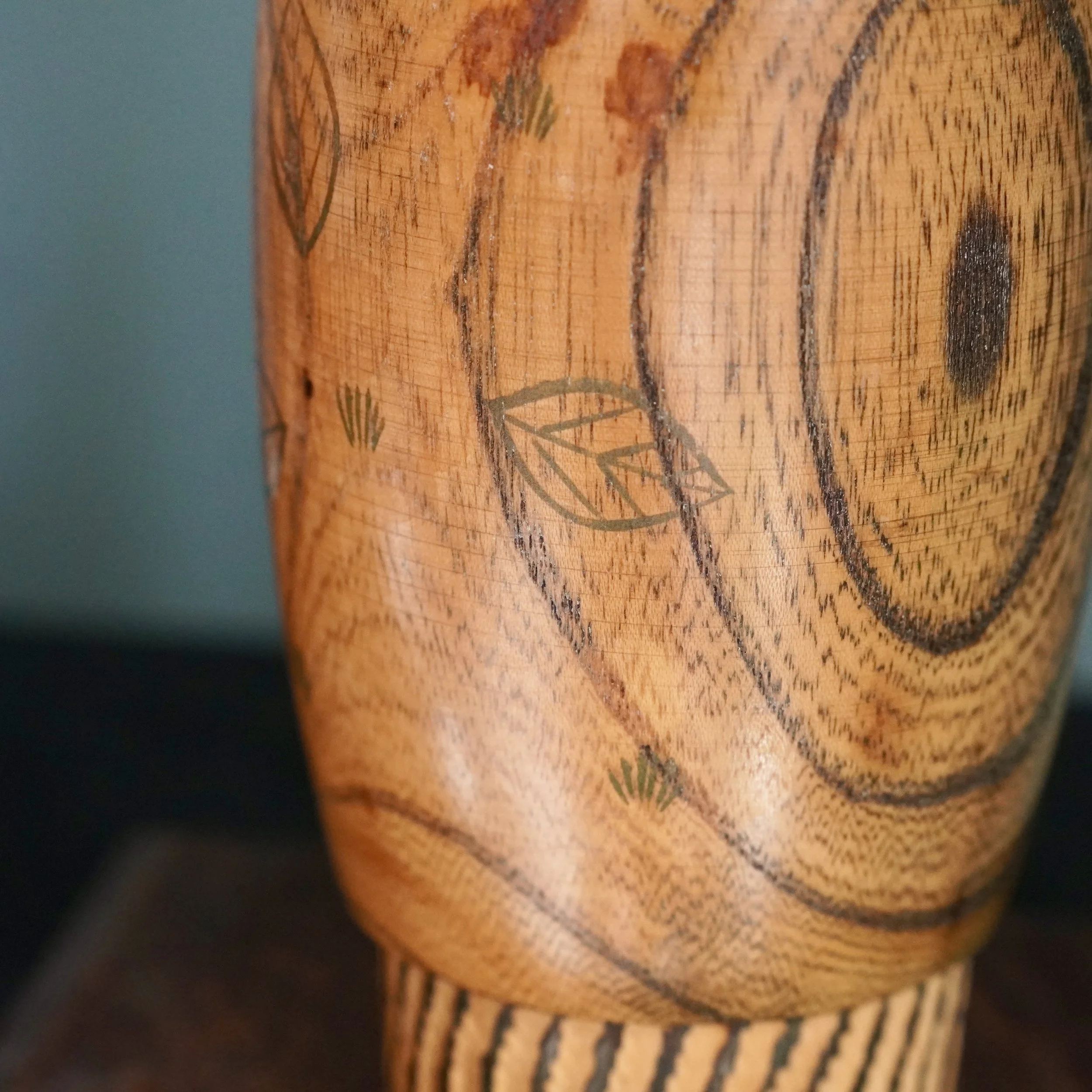 tamura-noboru-kokeshi-keyaki-grain-leaf-motif.jpg