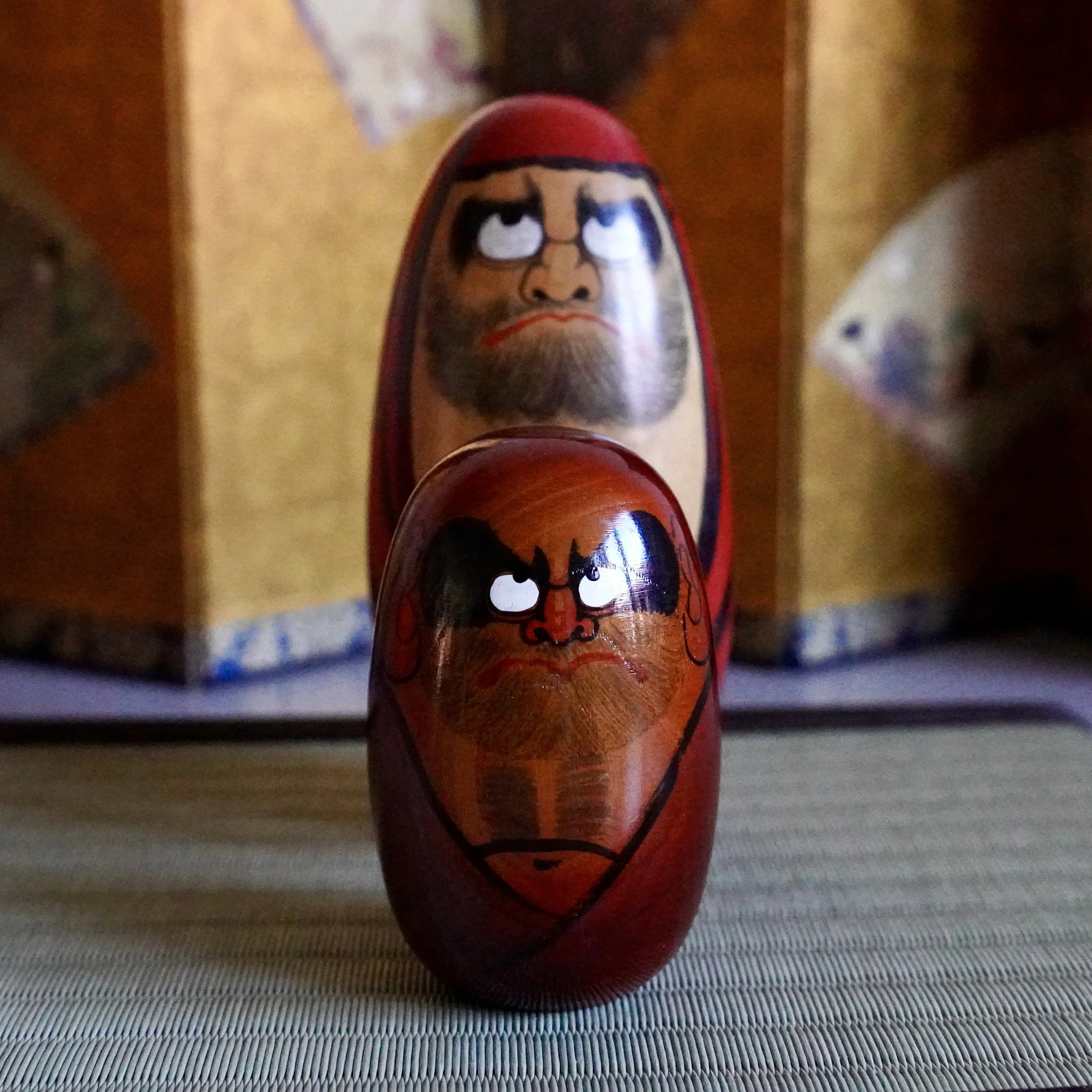 Vintage daruma pair by Shido Shozan and Seifu Gono, Shōwa period, angled view
