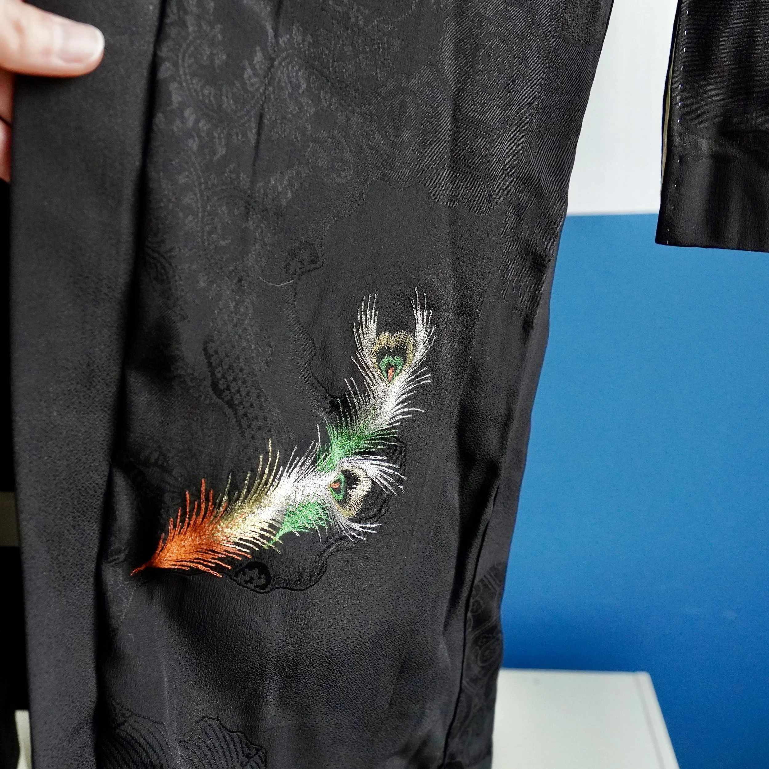Japanese black silk haori peacock feather embroidery kamon Showa feather
