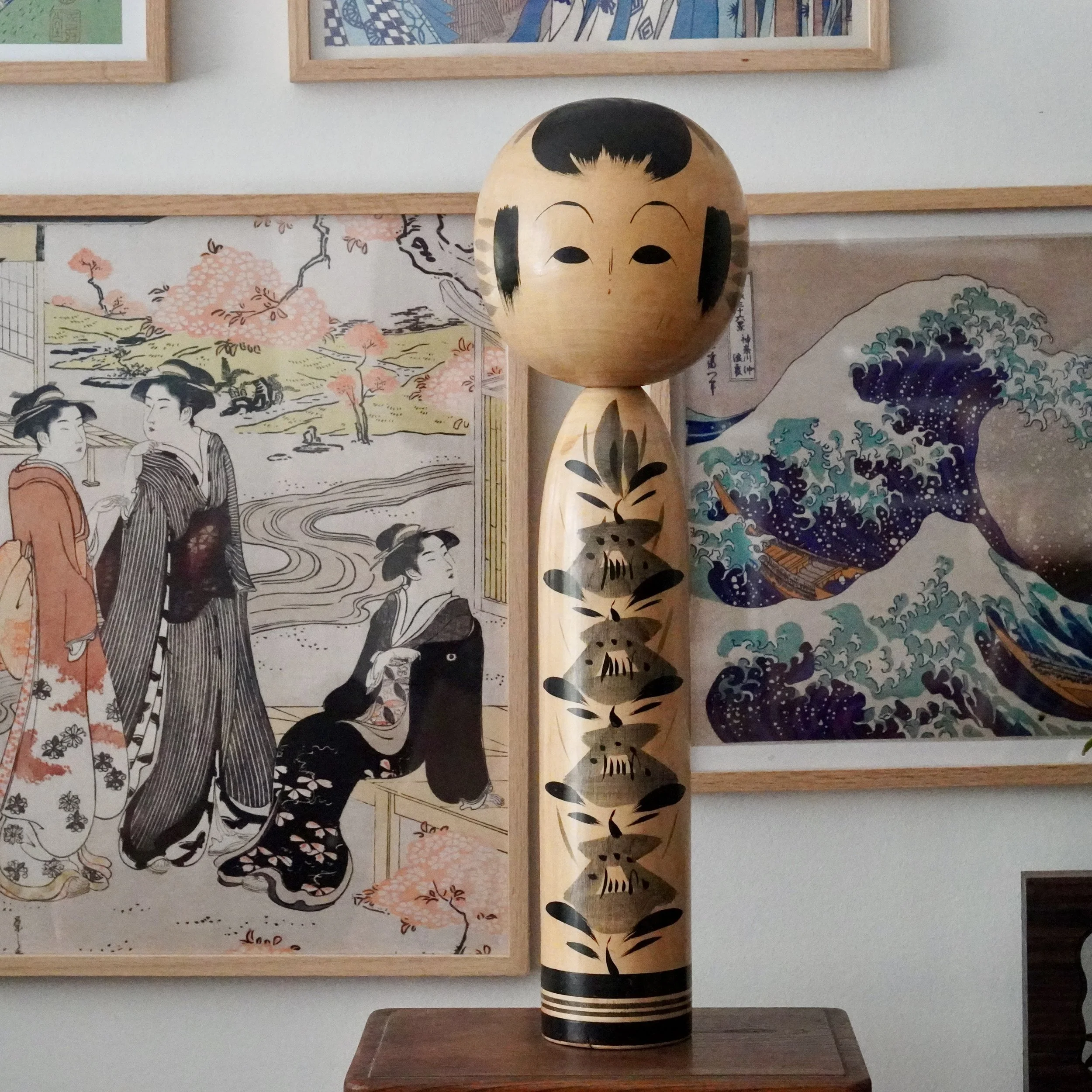 Large vintage Japanese shingata kokeshi doll, full figure, black bowl-cut hair, flower motif body, attributed to Nidaime Tetsuen