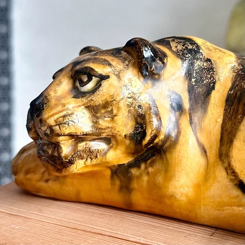 Japanese Kiyomizu Rokubei VI tiger okimono ceramic tomobako Showa1.webp