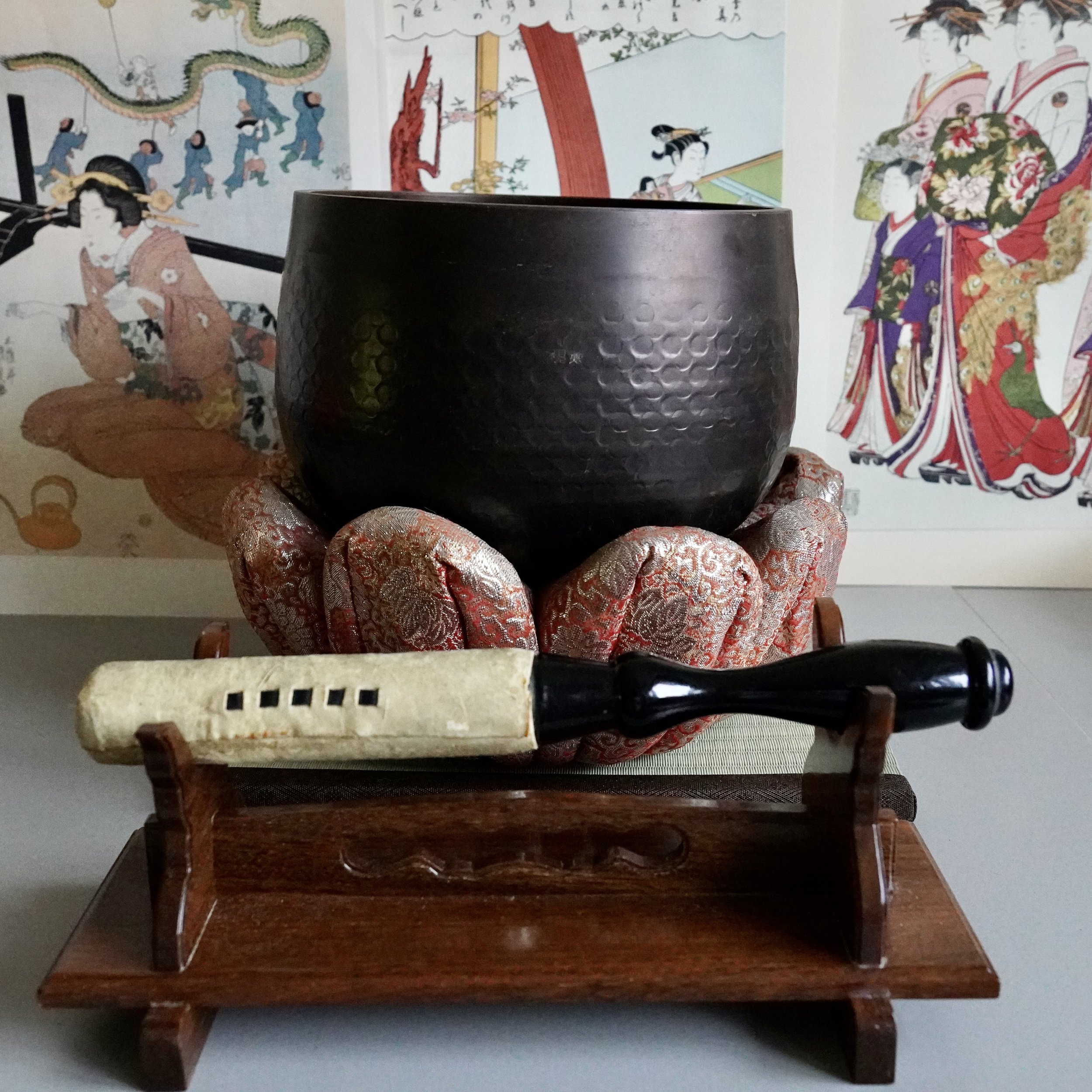 Large signed Tsutsumi orin, Japanese bronze singing bowl, on brocade cushion and wooden stand with striker