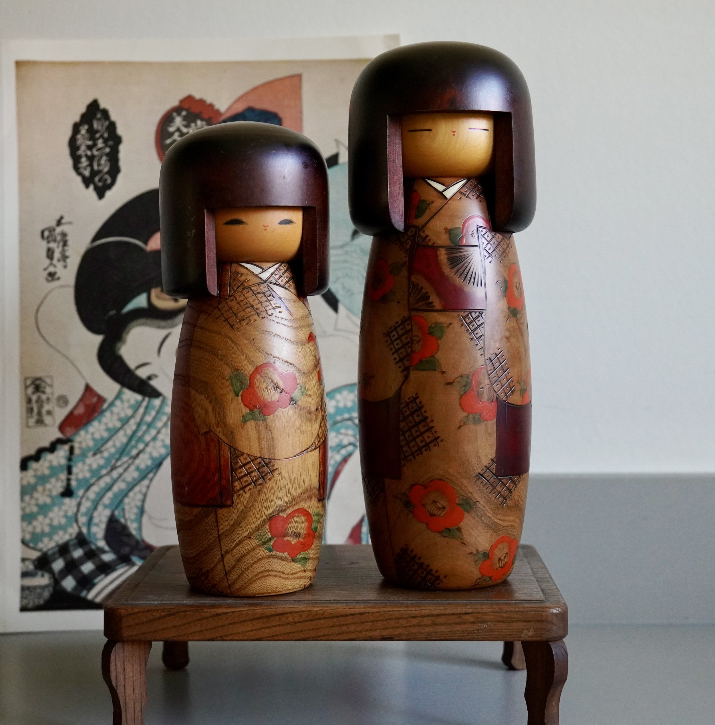 Usaburo sosaku kokeshi pair tsubaki camellia zelkova Showa period, two sizes