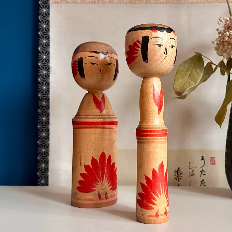 Yajiro kokeshi pair Inoue Harumi chrysanthemum signed Showa5.webp