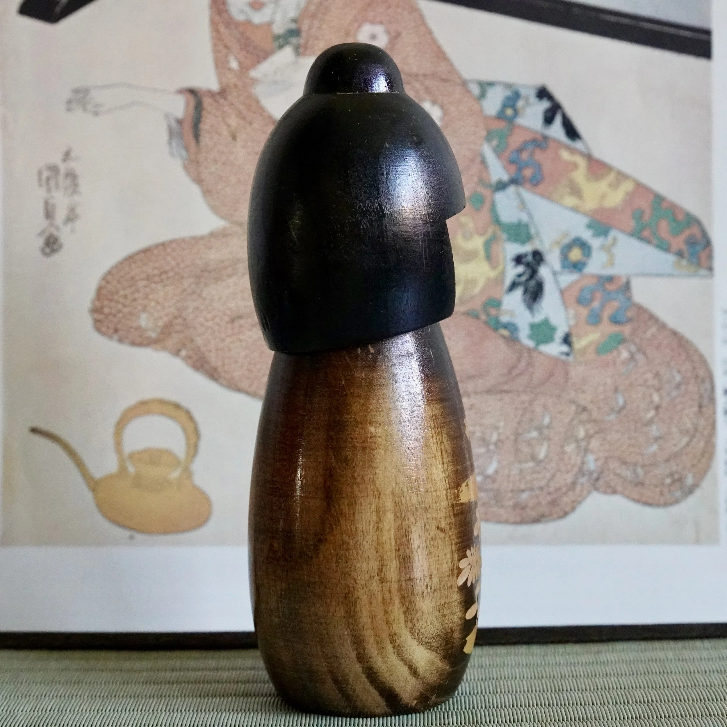 Kokeshi head and shoulder profile, dark lacquer finish, Shōwa period