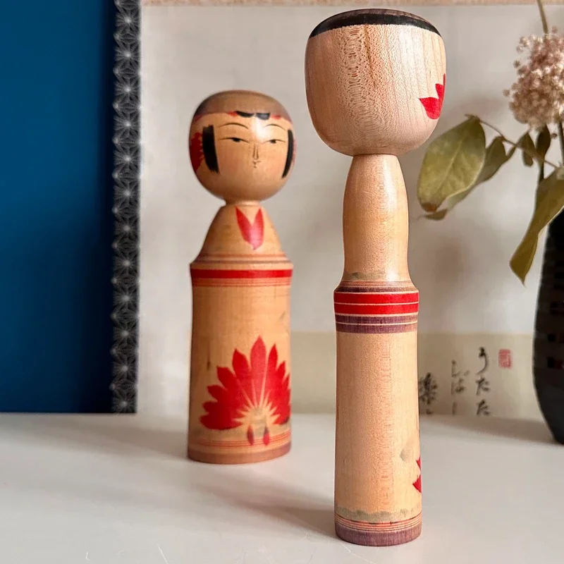 Yajiro kokeshi pair Inoue Harumi chrysanthemum signed Showa8.webp