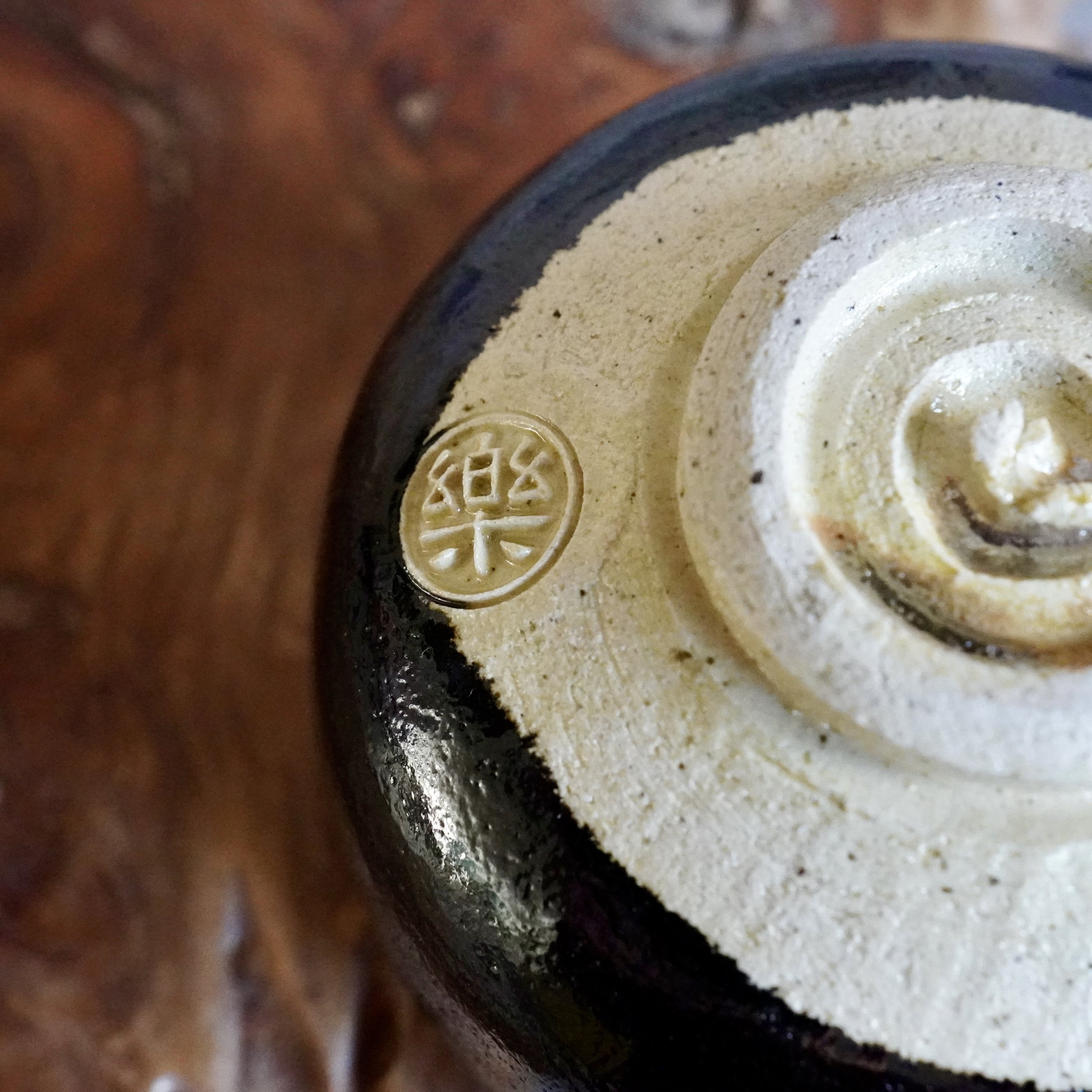 Okugawa Katsuomi impressed seal mark on kuro chawan base