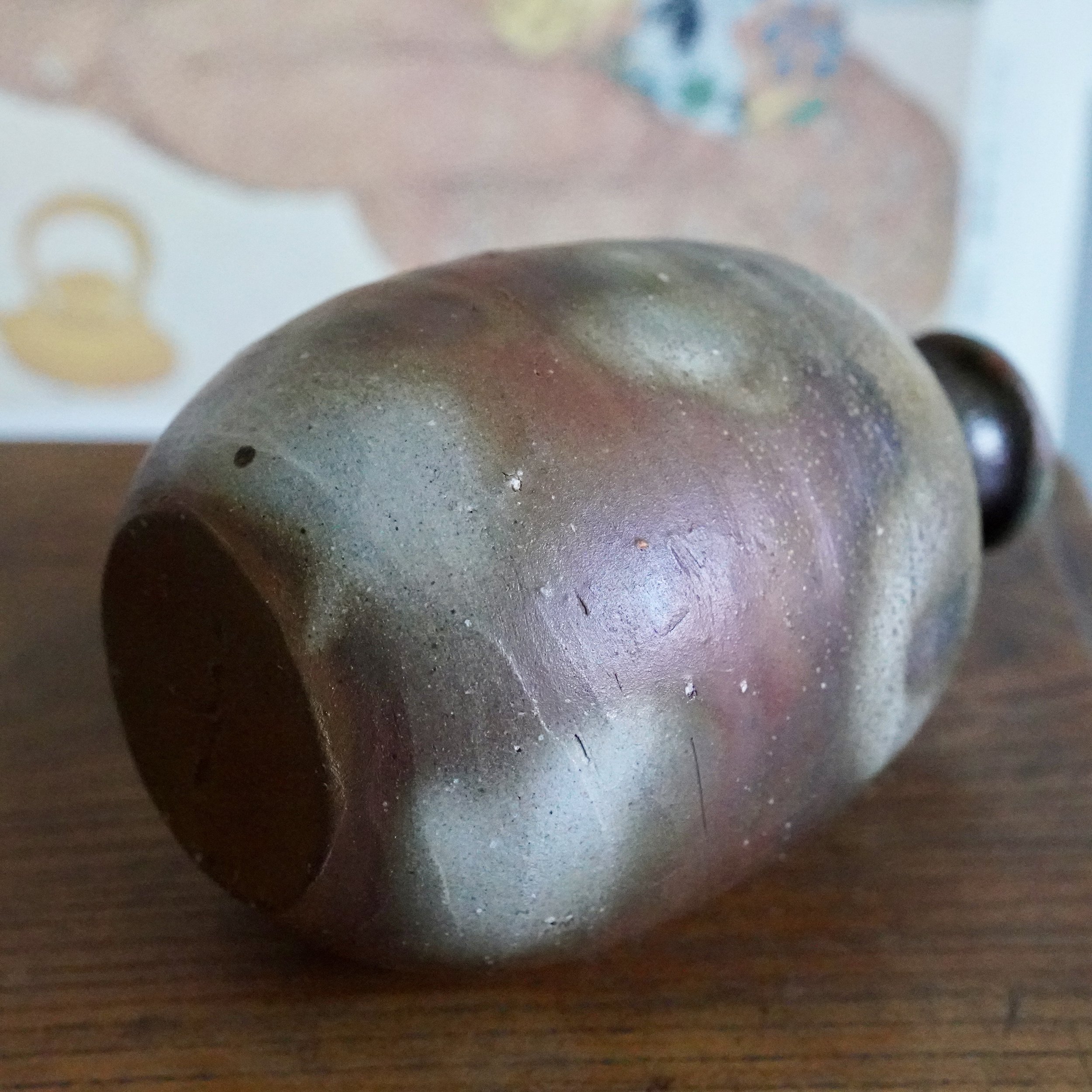 Bizen-yaki tokkuri lying on its side, showing the mouth opening and interior