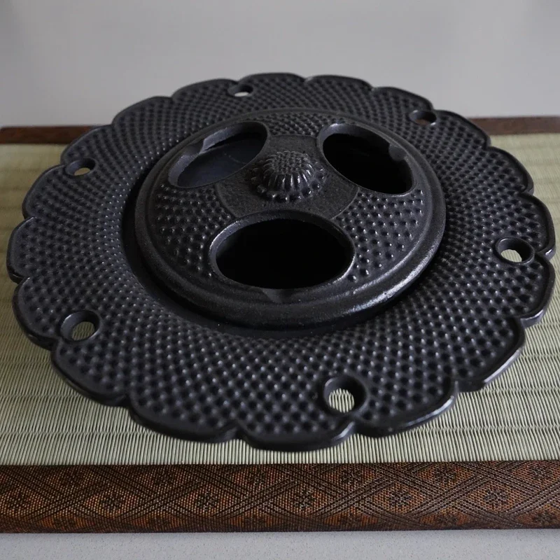 Nanbu tekki cast iron kōro by Iwachu, chrysanthemum form, Shōwa period