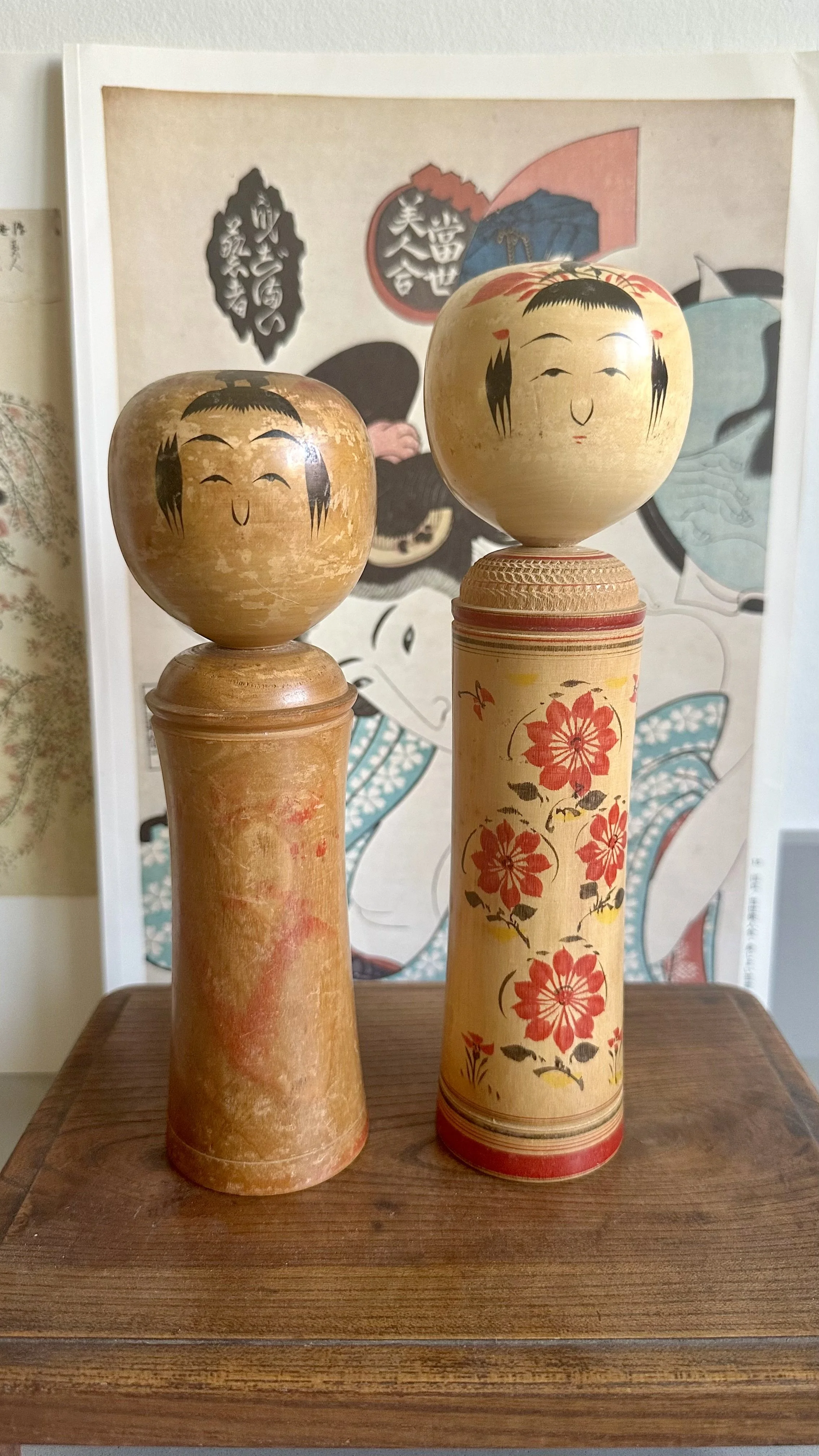 Tōgatta kokeshi tegara crown detail, iris motif, Agatsuma Satoshi signed, Shōwa Japan
