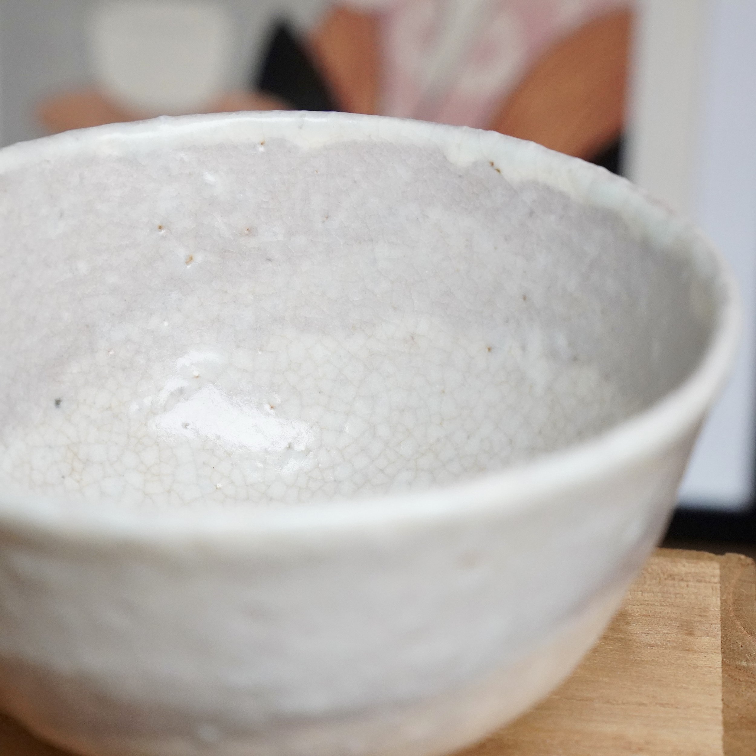 Tamamura Shōgetsu Hagi-yaki chawan interior, showing off-white crackle glaze with tea stains and a smooth, lighter rim.