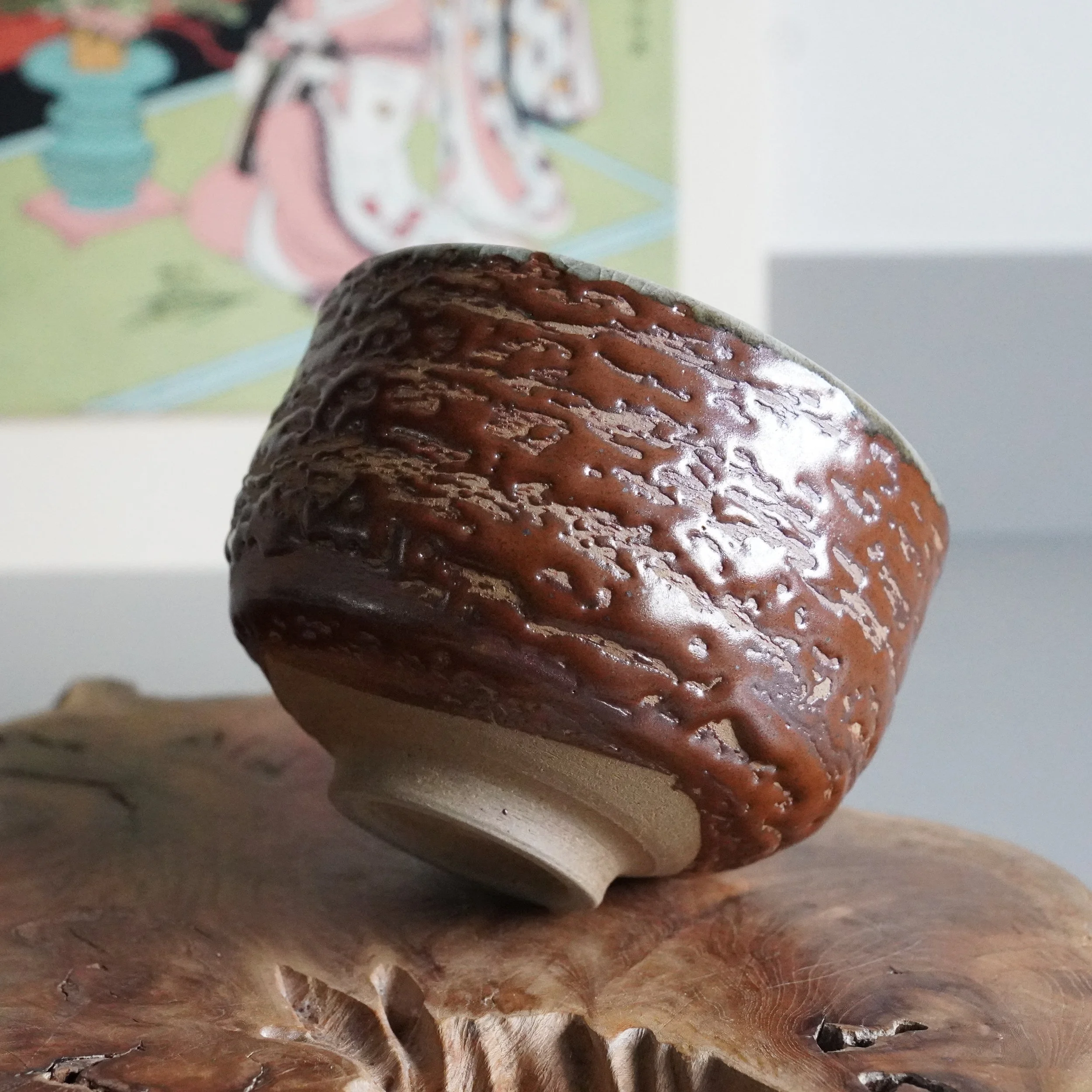 Low angle of Inuyama-yaki chawan foot and matsukawa bark glaze, Japanese tea ceremony bowl
