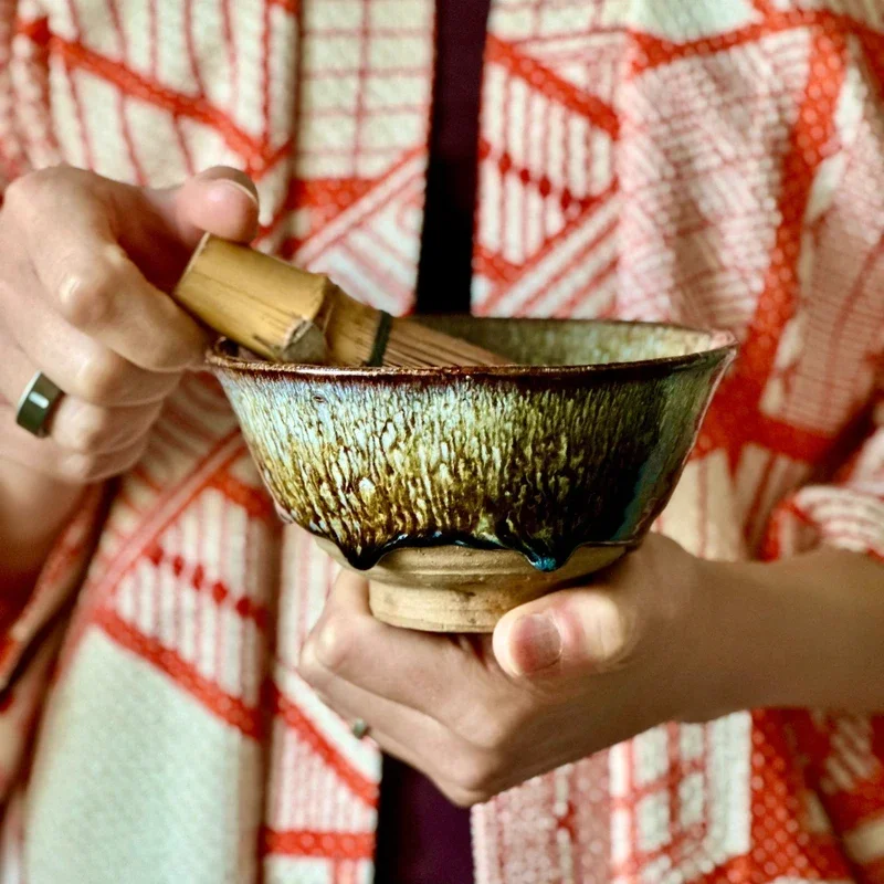 A vintage Kutani-yaki Tenmoku matcha bowl made by Teramae Tameichi from the Shōwa era, featuring a deep dark glaze and shown with its original houten tomobako box
