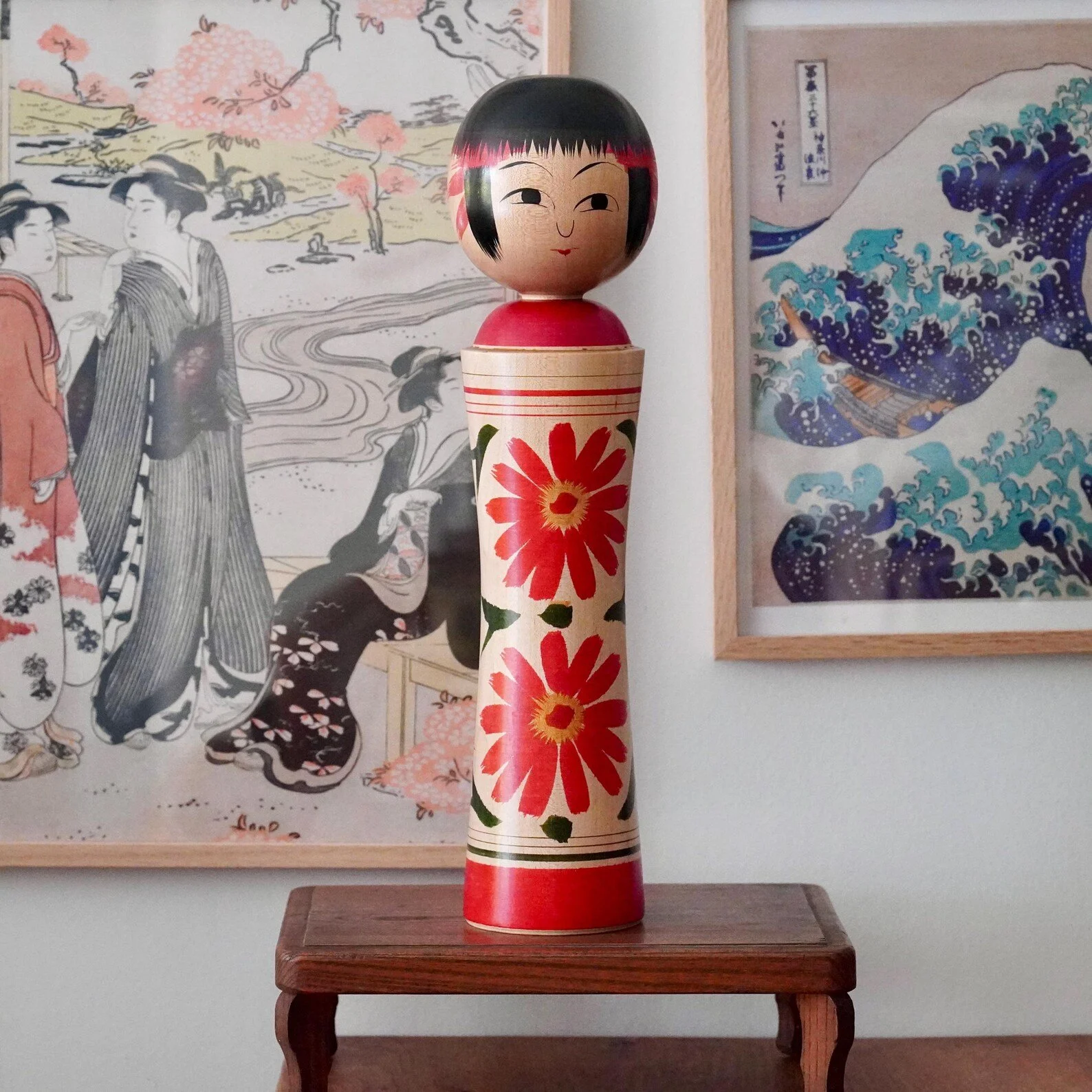 Ginzan Oshin kokeshi, large chrysanthemum motif, Izu Mamoru signed, Shōwa Japan