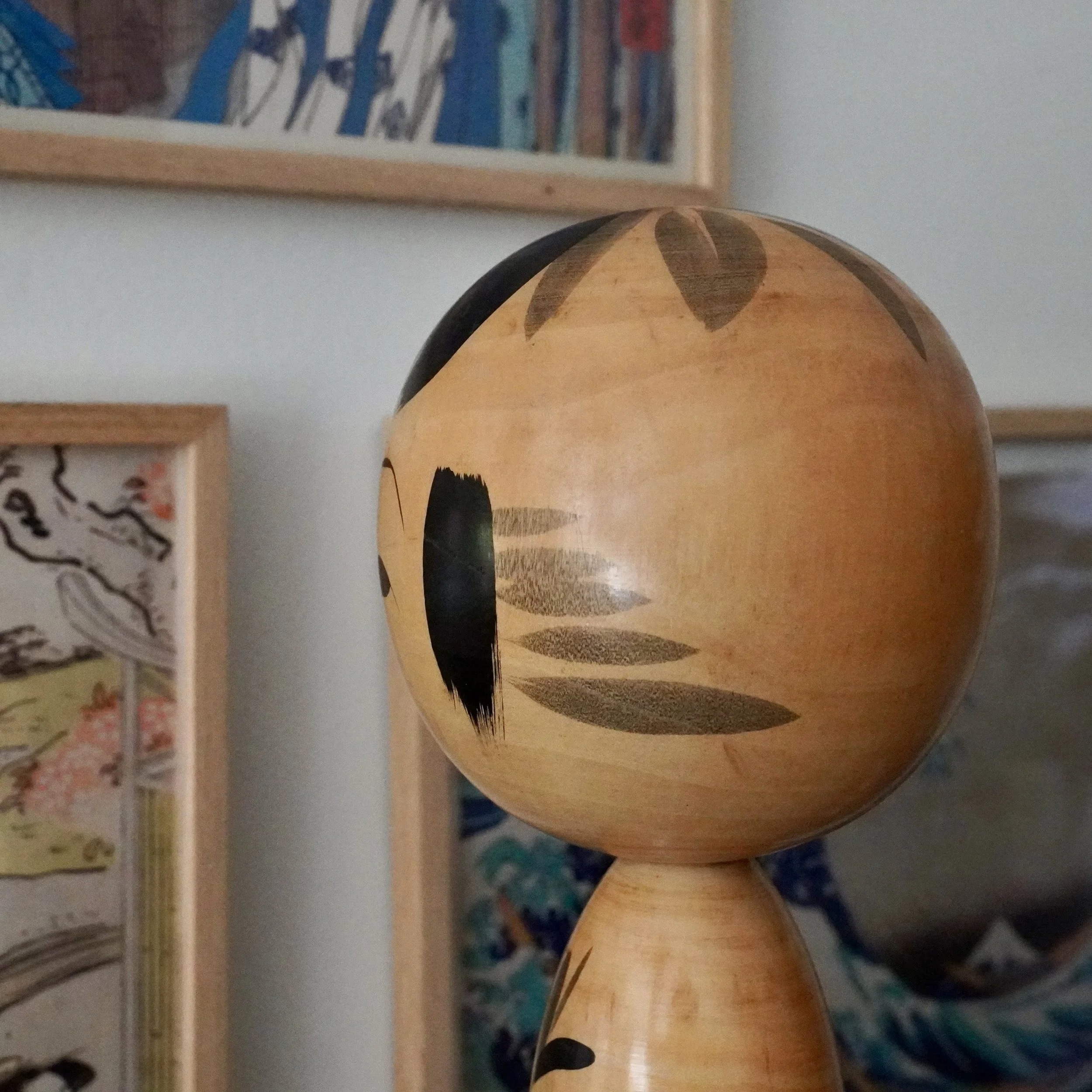 Kokeshi doll head detail, dry-brushed grey hair texture, Japanese lathe-turned wood, shingata kokeshi tetsuen style