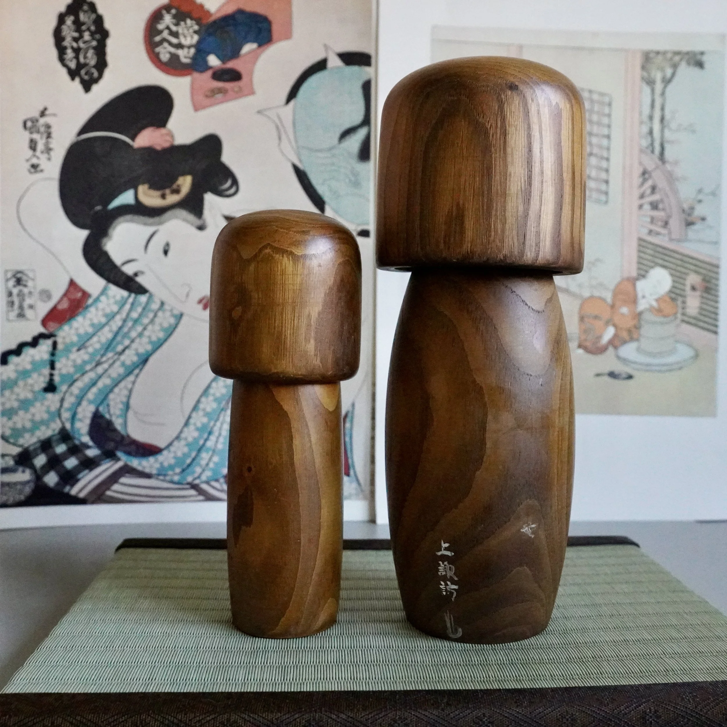 Usaburo kokeshi pair natural wood hair ume plum blossom back view