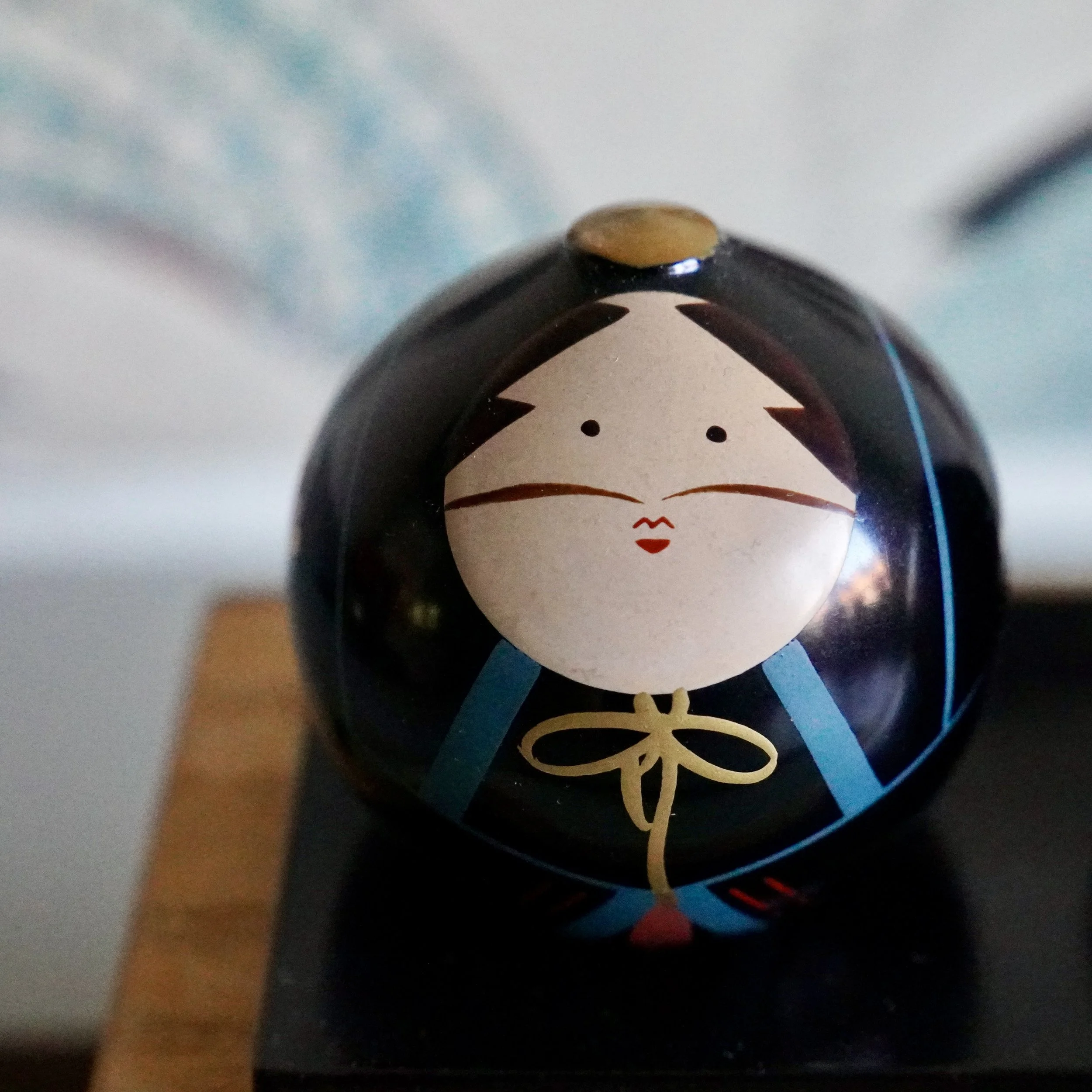 Ouchi-nuri groom hina doll close-up, black lacquer with blue kimono and gold bow