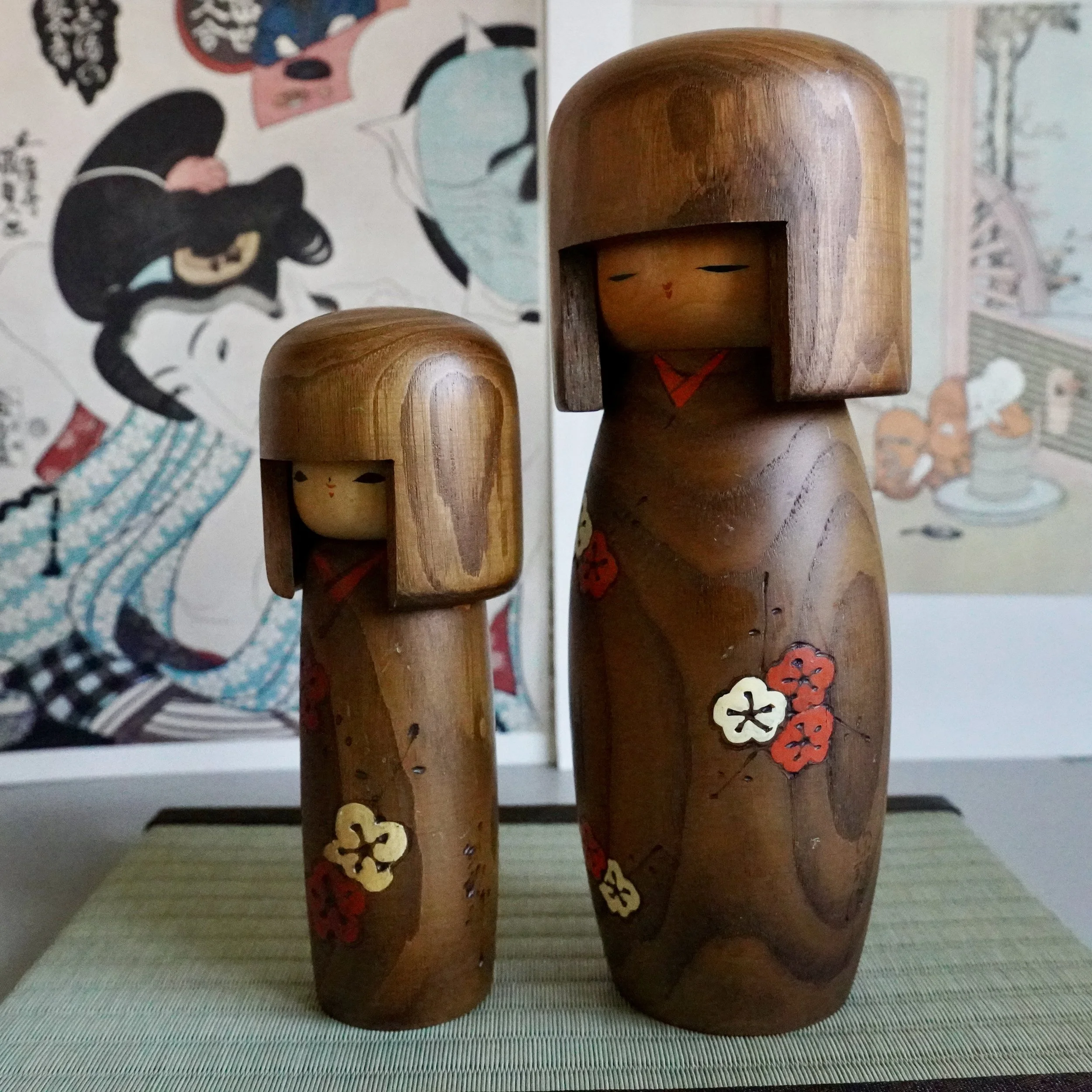 Usaburo kokeshi ume plum blossom painted decoration detail natural wood hair