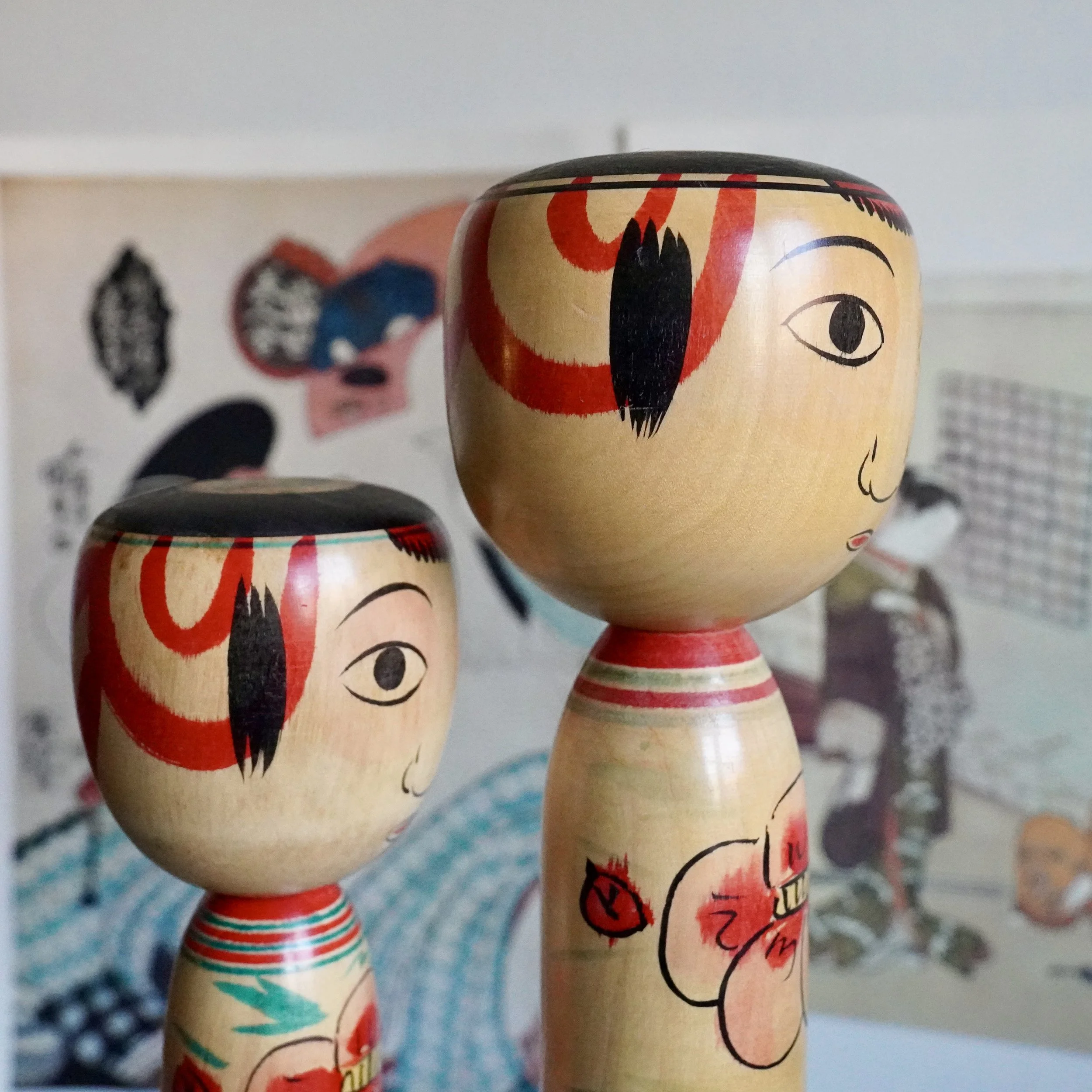 Close up of Saito Tokuju Nakanosawa Takobozu kokeshi heads, painted eyes and hairline detail, signed vintage kokeshi