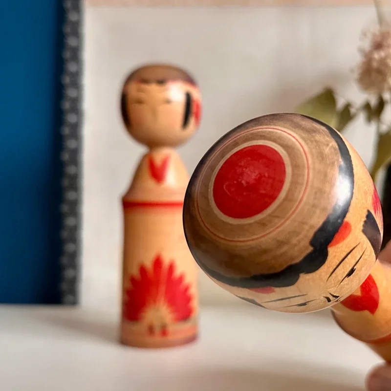 Yajiro kokeshi pair Inoue Harumi chrysanthemum signed Showa head1.webp