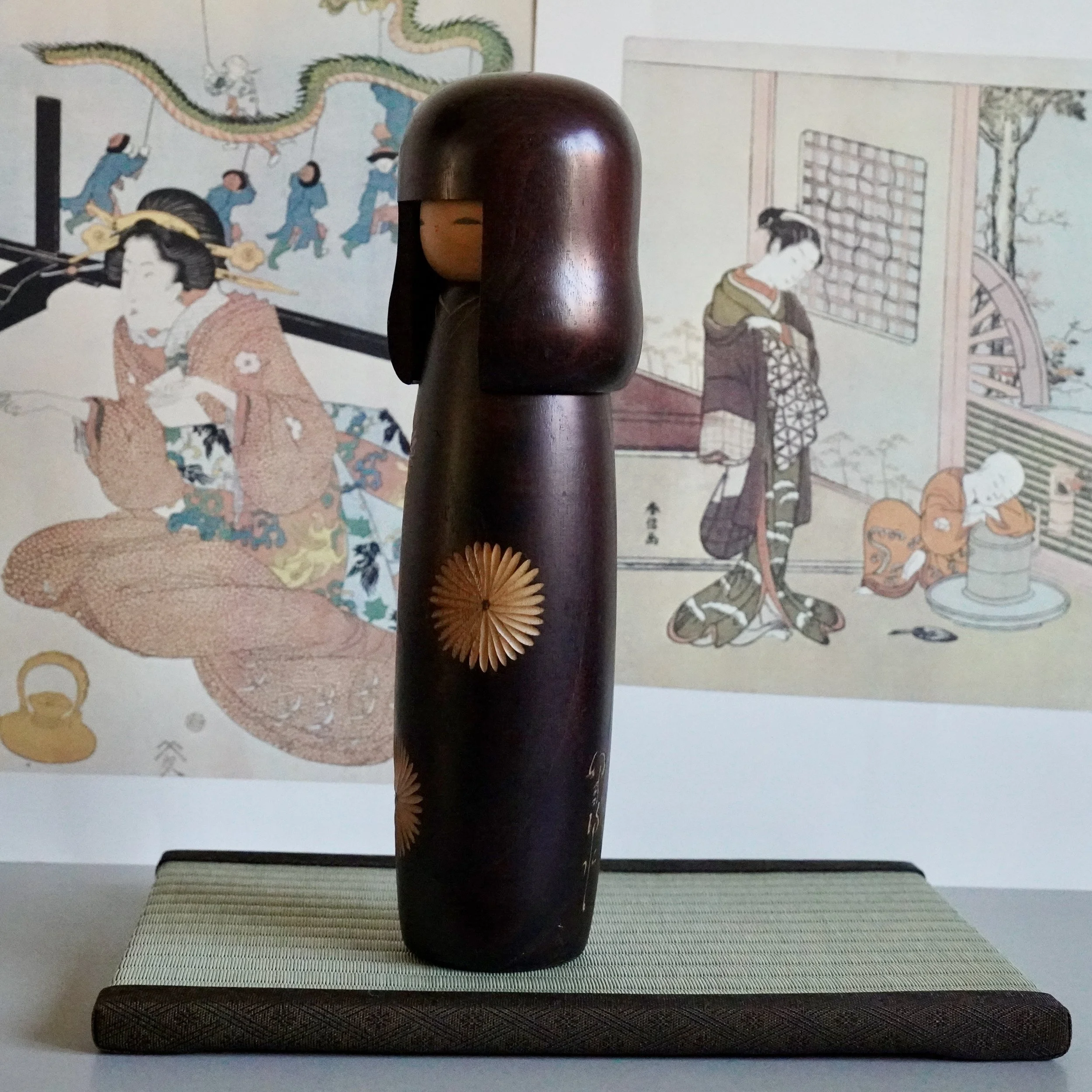 Usaburo kokeshi side profile, dark wood grain visible, rounded head and fringe, Showa period Gunma