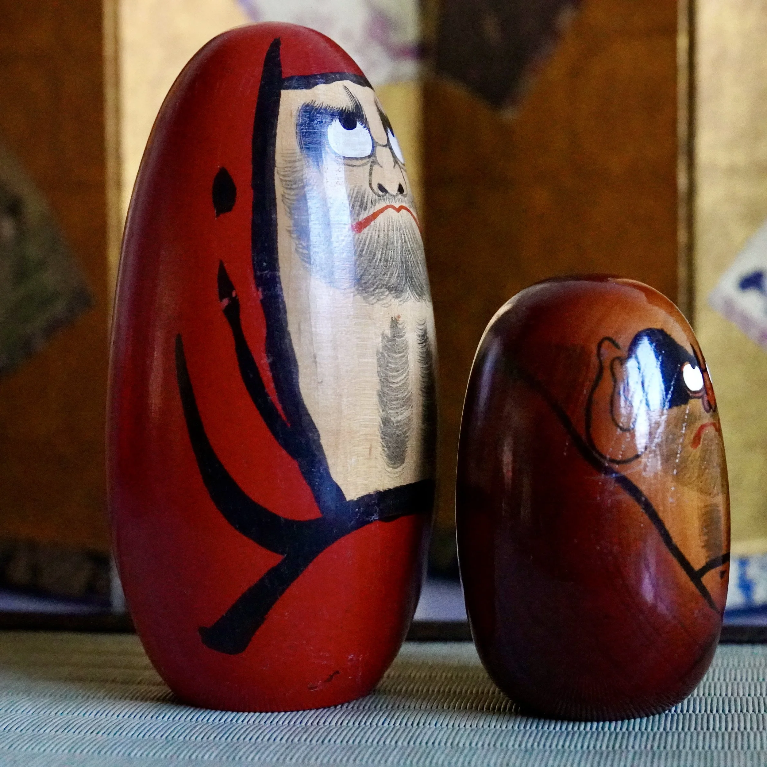 Vintage daruma pair by Shido Shozan and Seifu Gono, Shōwa period, side view